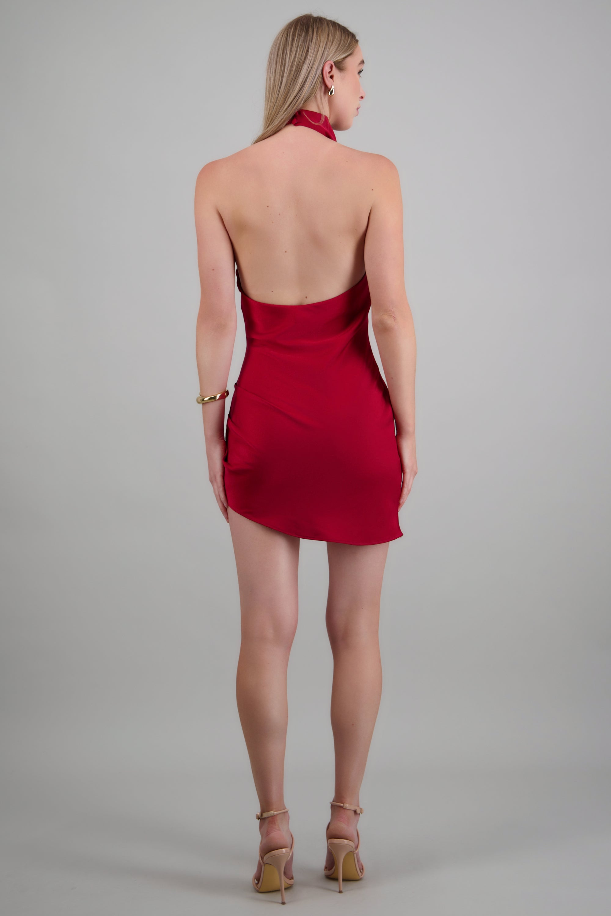 Vestido satin halter espalda abierta ROJO QUEMADO