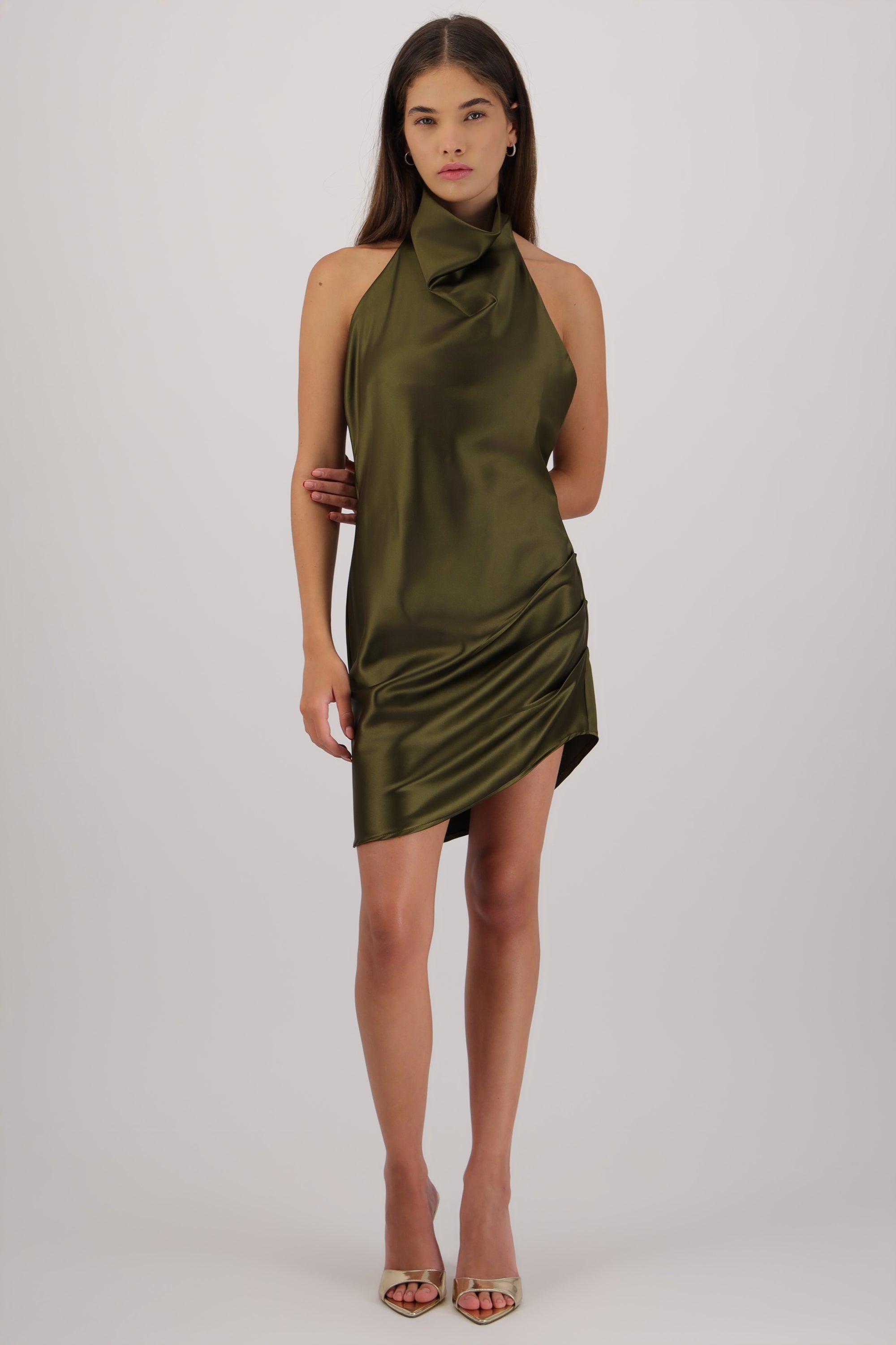 Vestido satin halter espalda abierta OLIVO