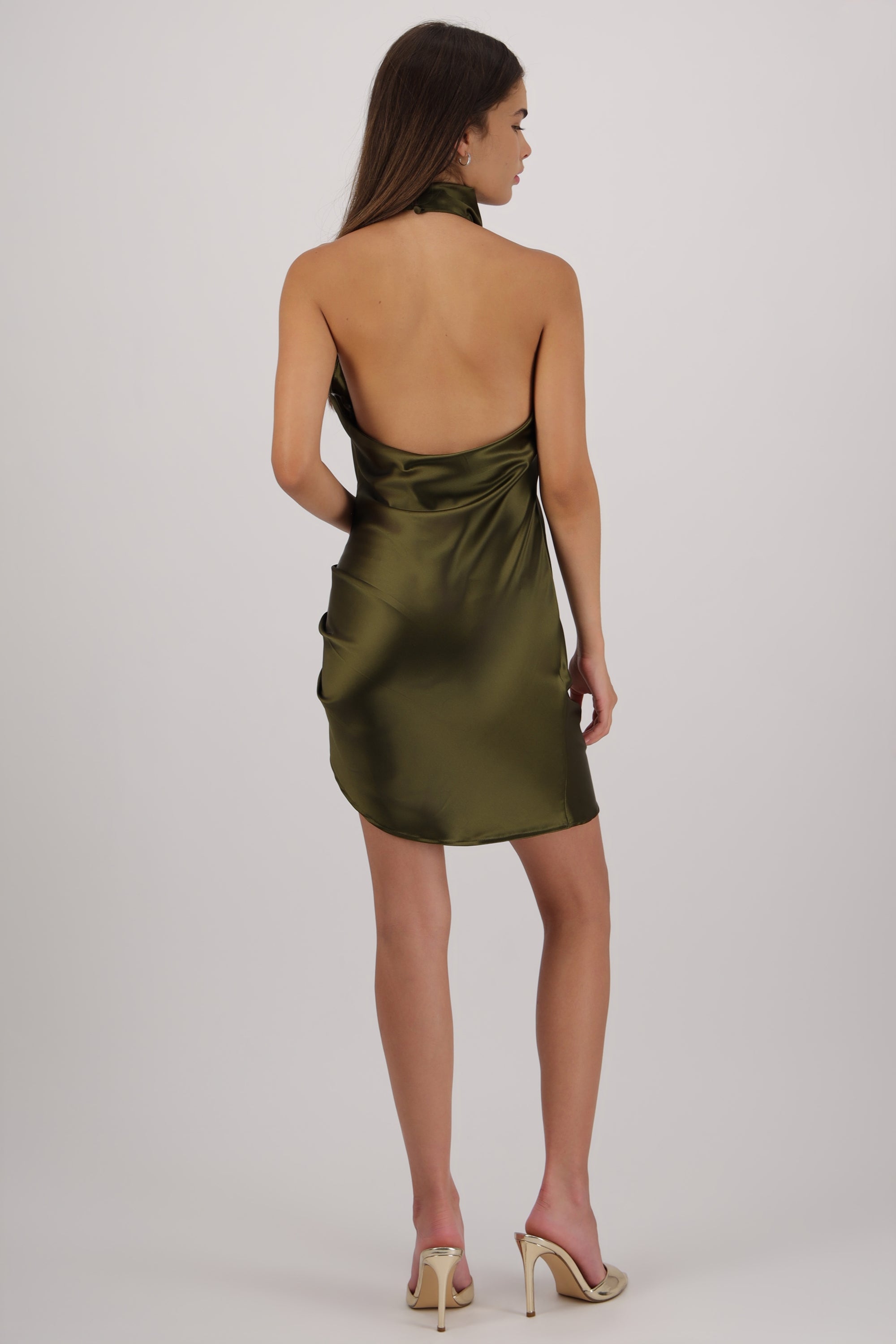 Vestido satin halter espalda abierta OLIVO