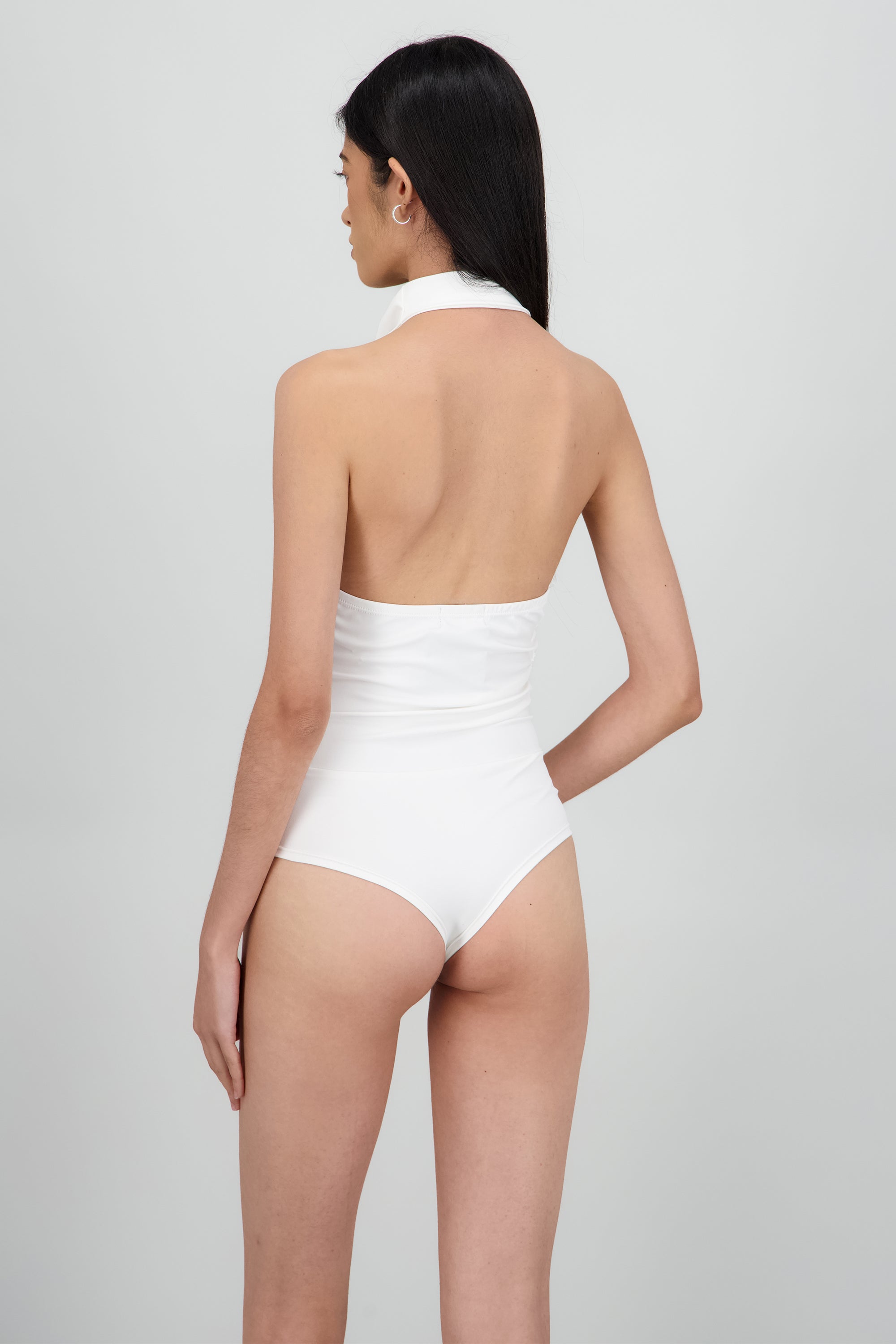 Bodysuit frunces en costado cuello cascada HUESO