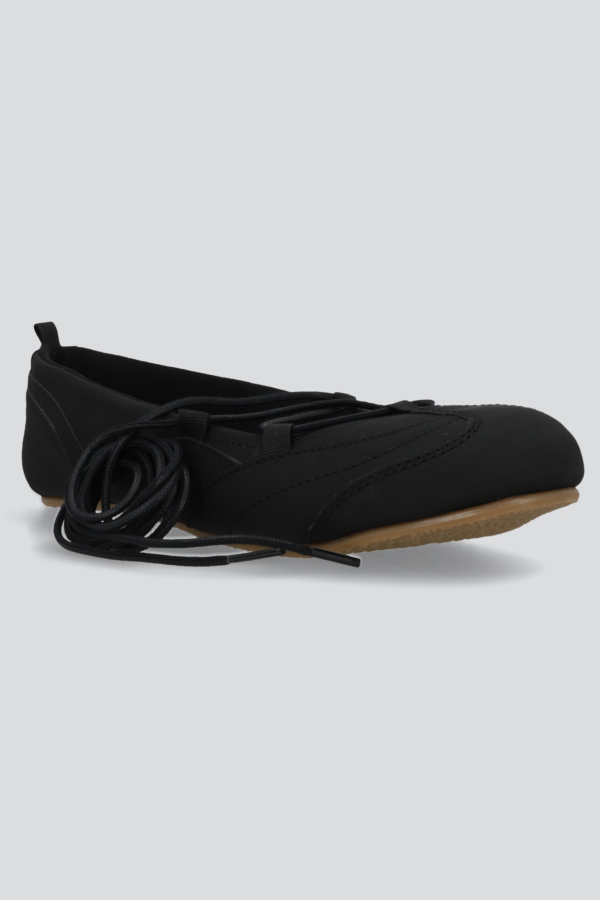 Tenis flat agujeta NEGRO