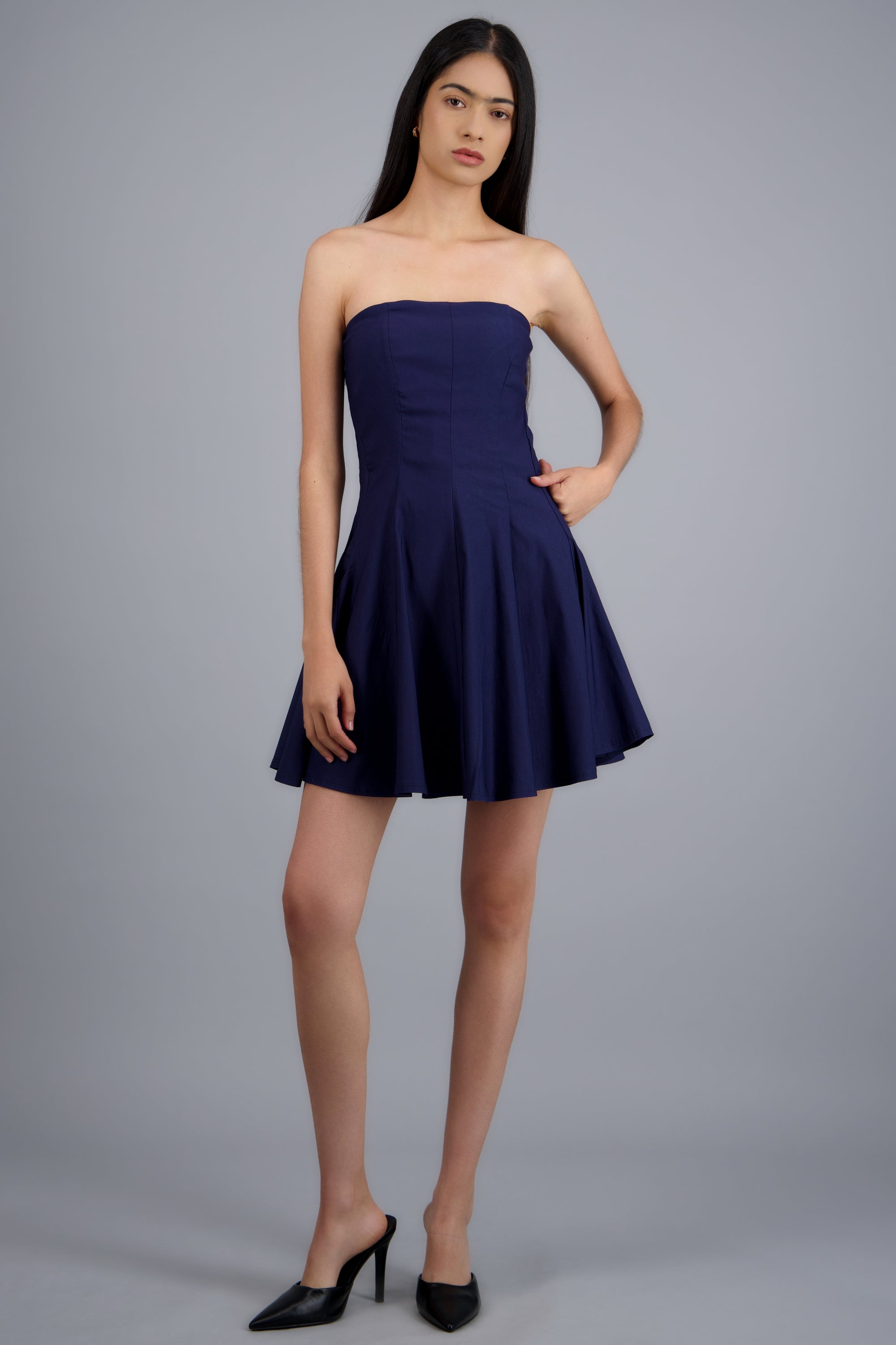 Vestido corto strapless con cortes MARINO