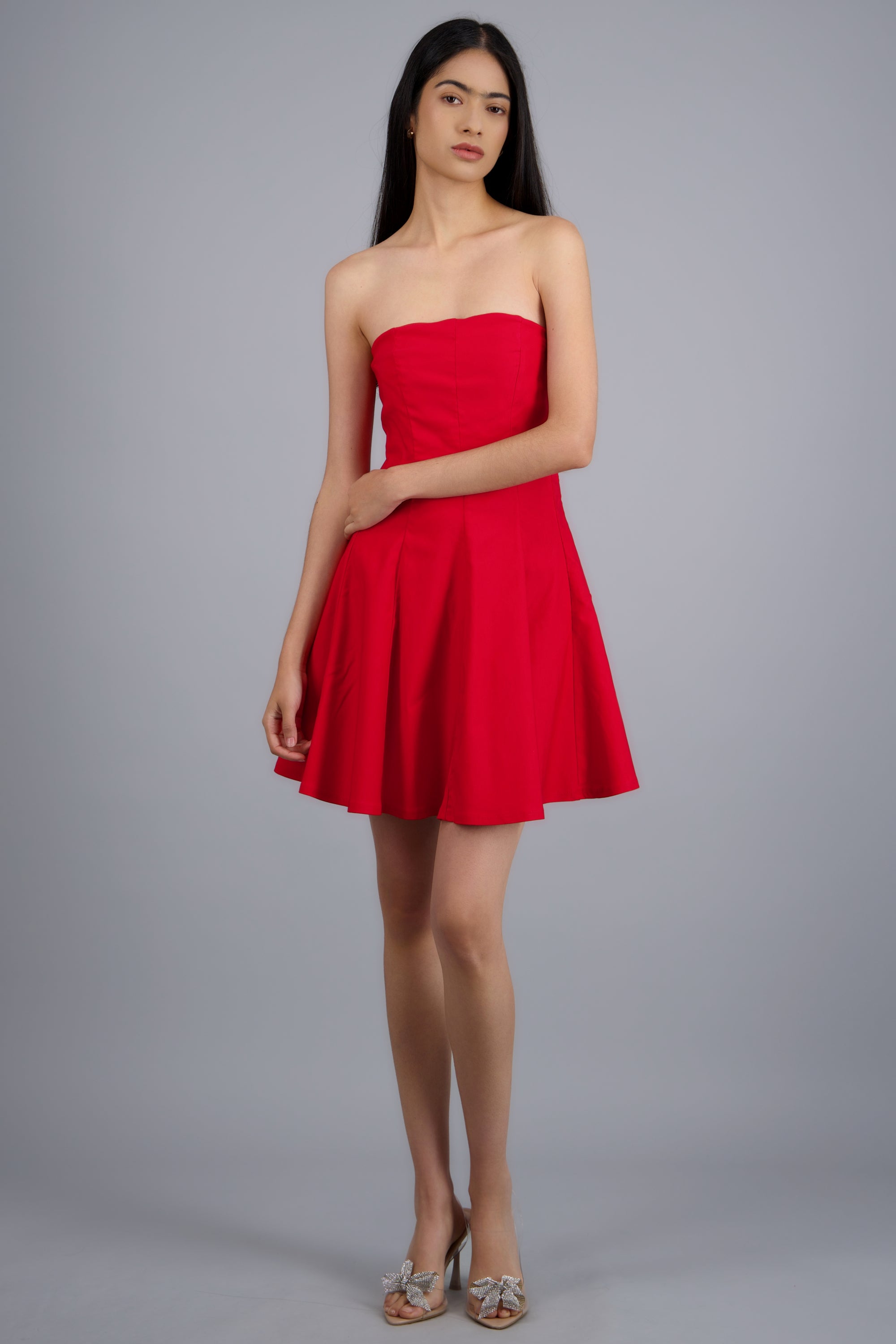Vestido corto strapless con cortes ROJO