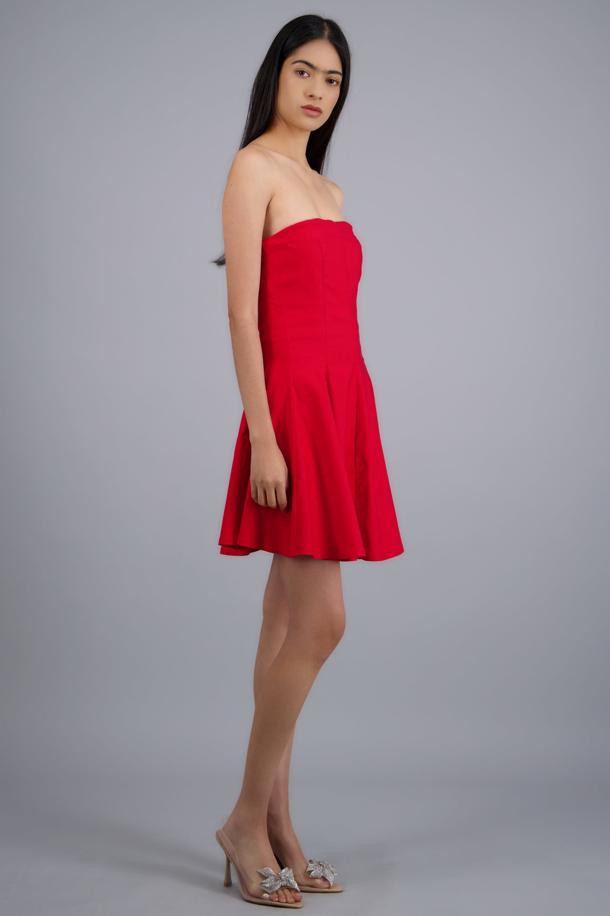 Vestido corto strapless con cortes ROJO