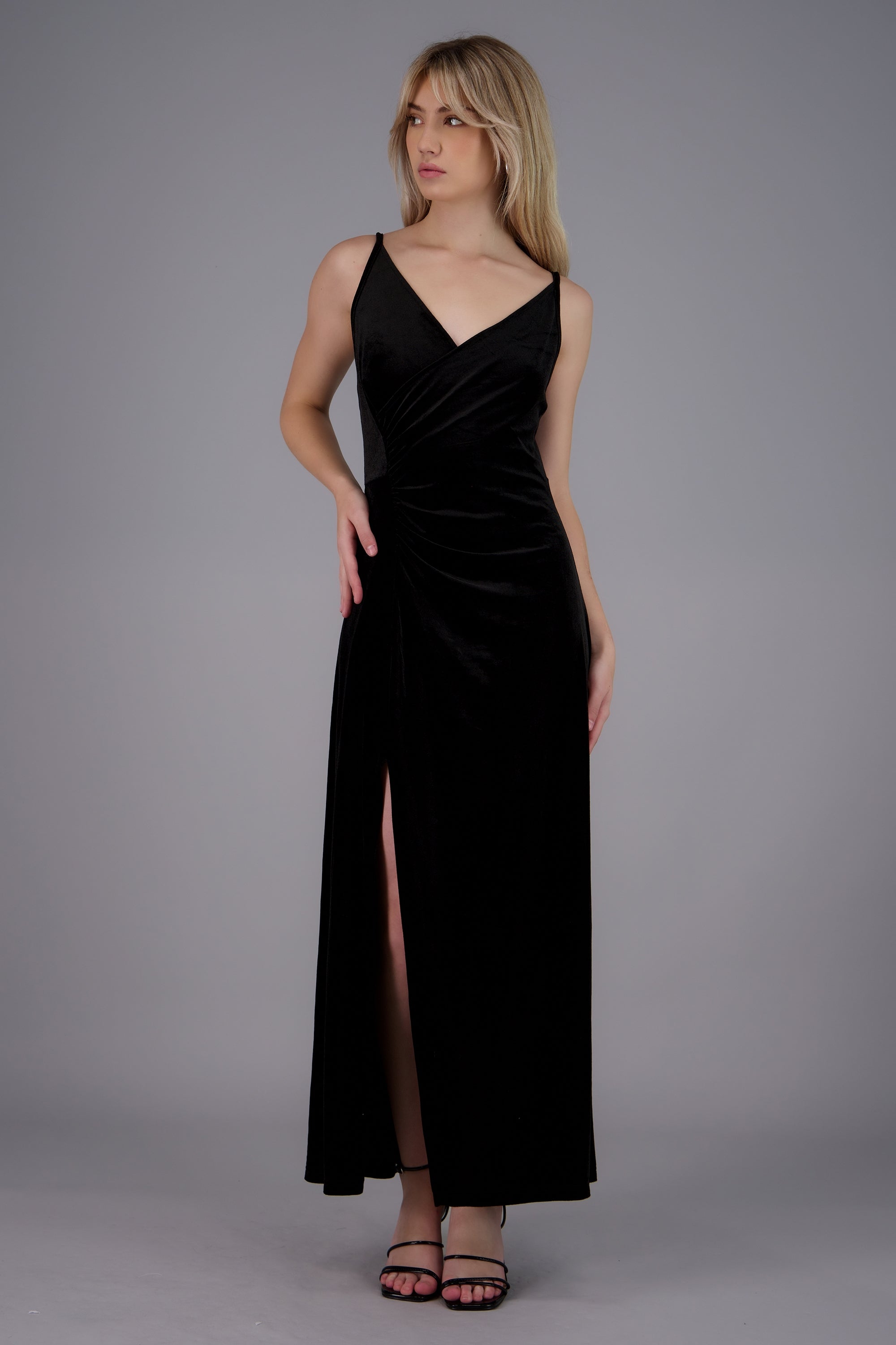 Vestido maxi velvet escote en v NEGRO