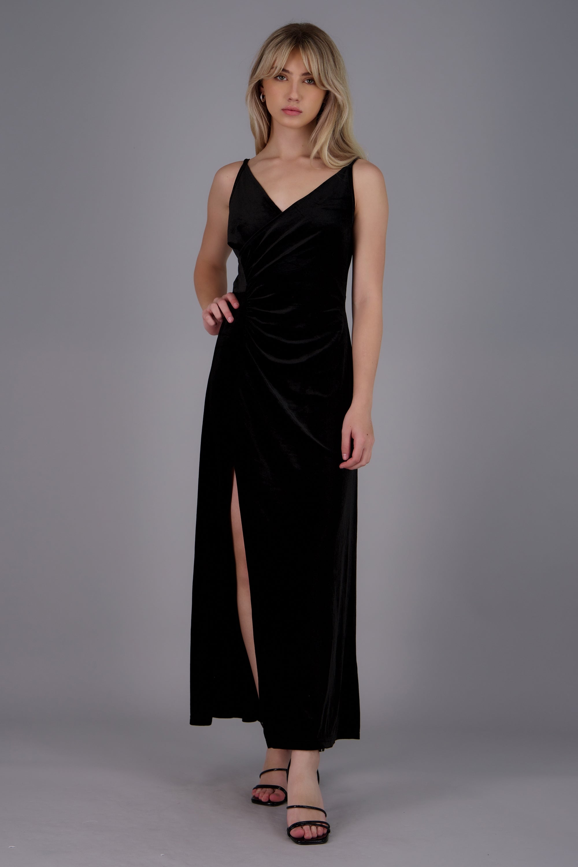 Vestido maxi velvet escote en v NEGRO