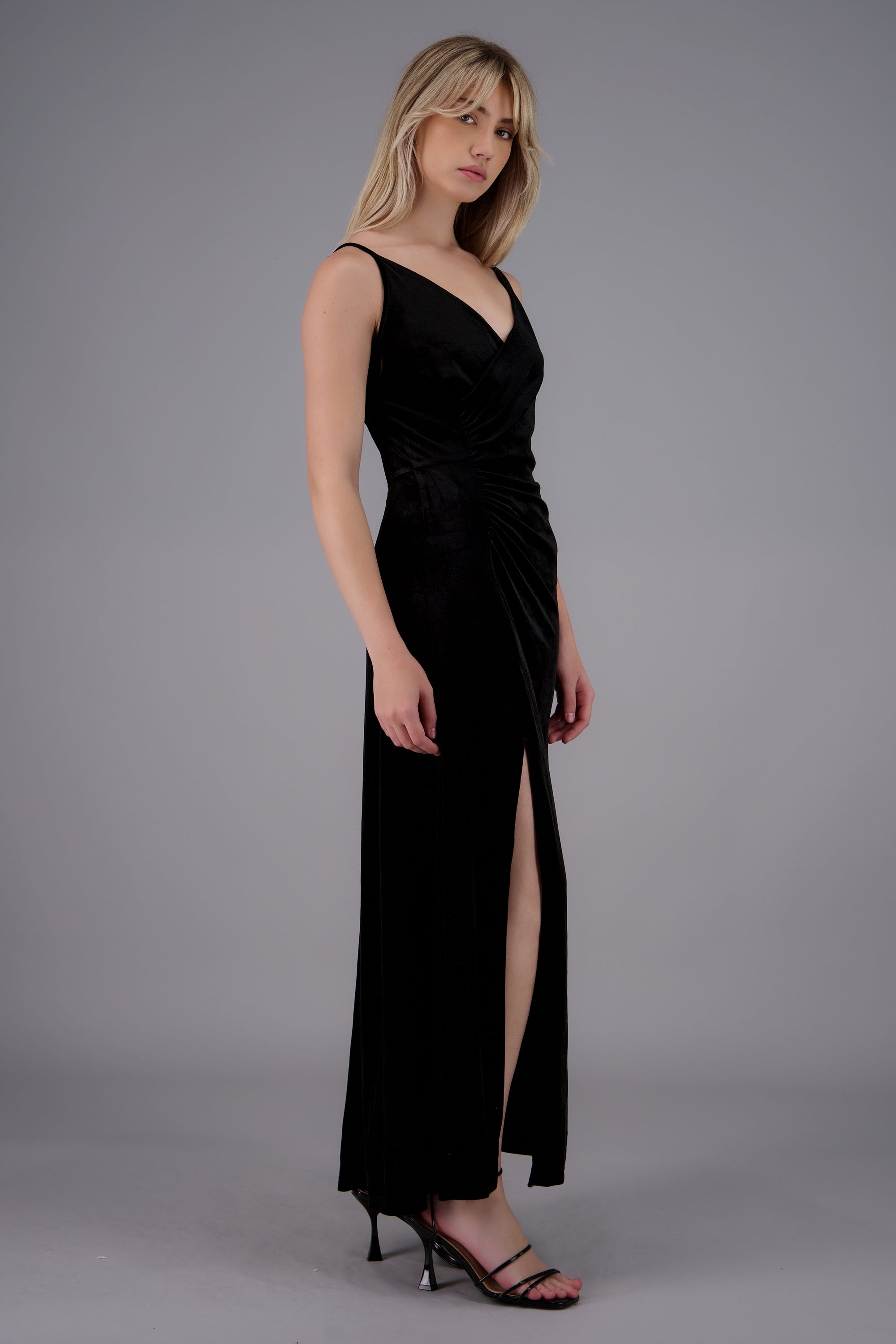 Vestido maxi velvet escote en v NEGRO