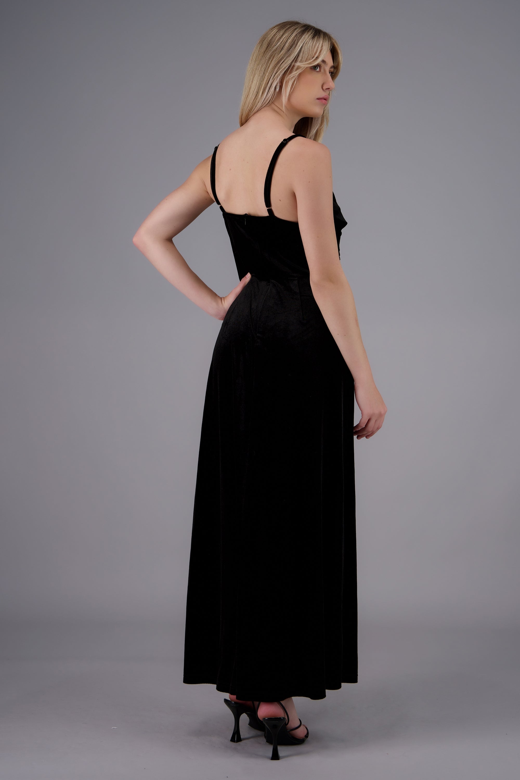 Vestido maxi velvet escote en v NEGRO