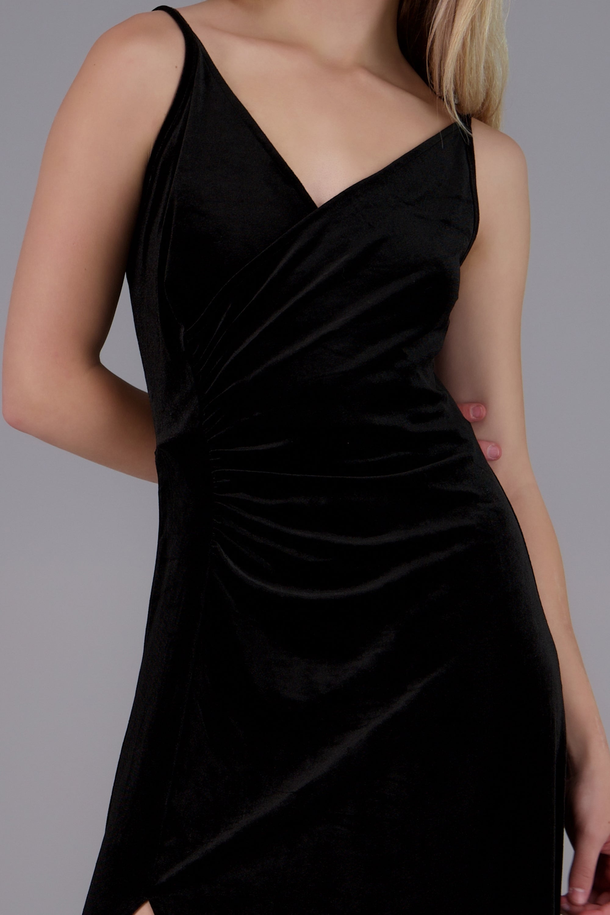Vestido maxi velvet escote en v NEGRO