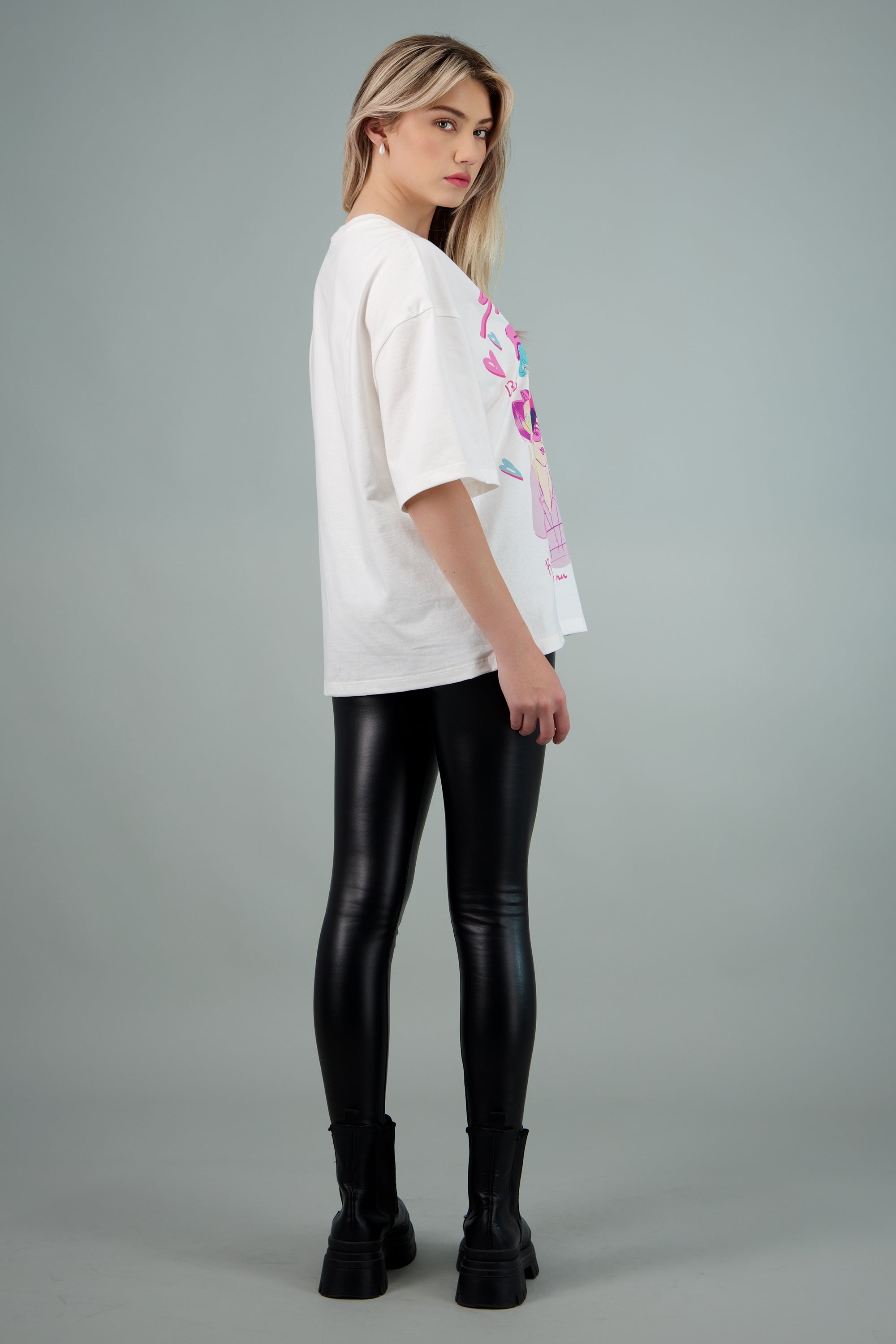 Playera over Saja Boys BLANCO