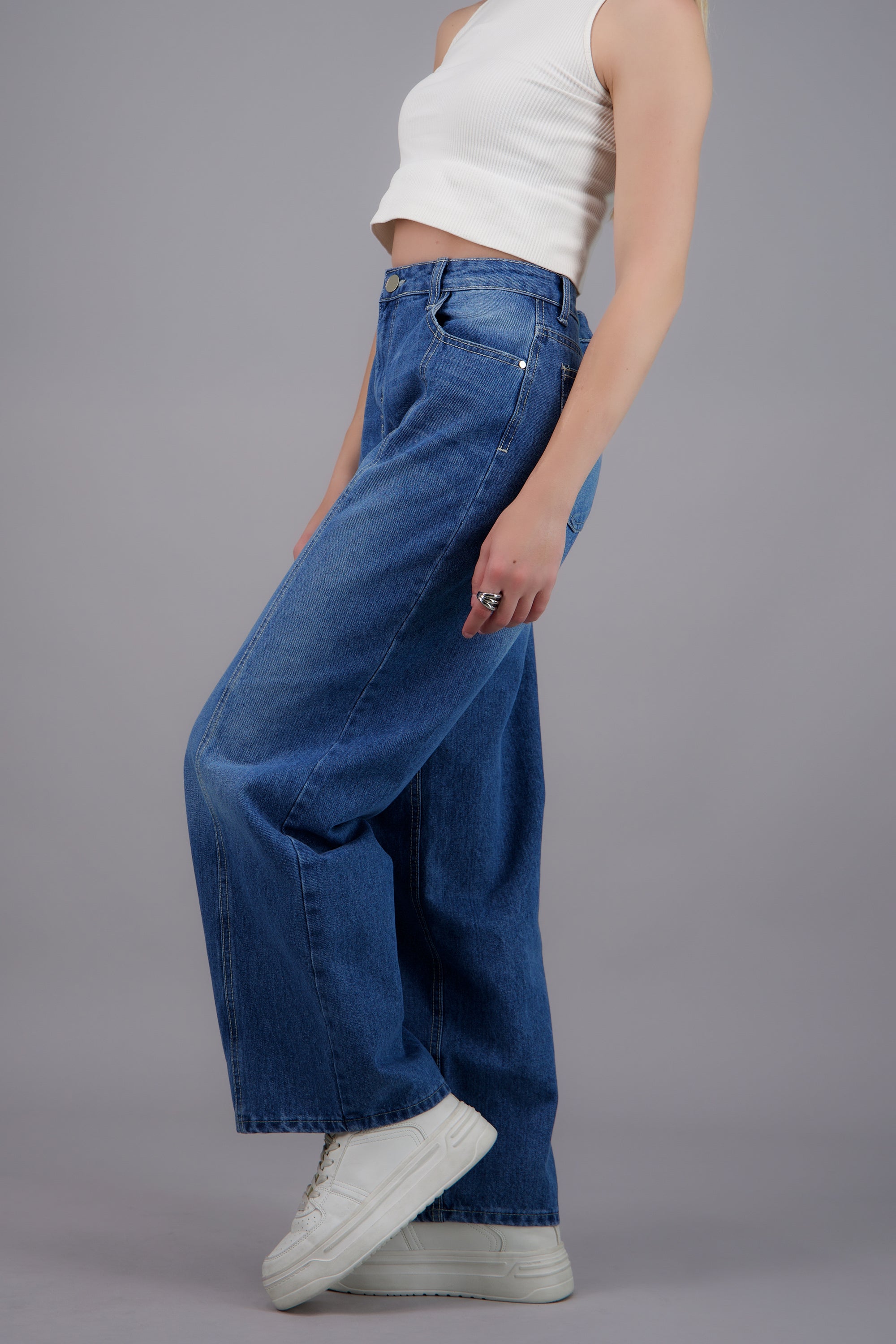 Jeans barrel con corte al centro MEDIUM WASH