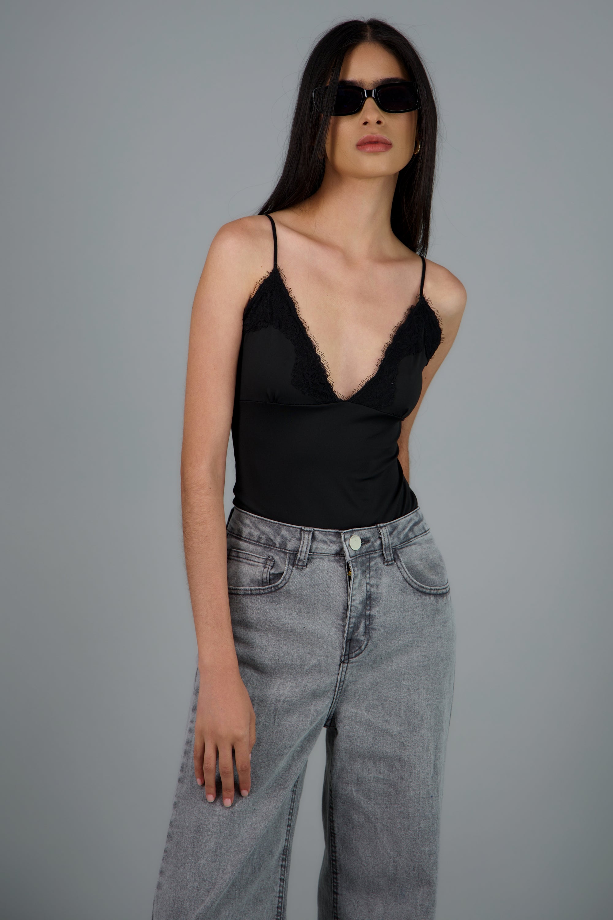 Bodysuit escote en V detalle encaje NEGRO