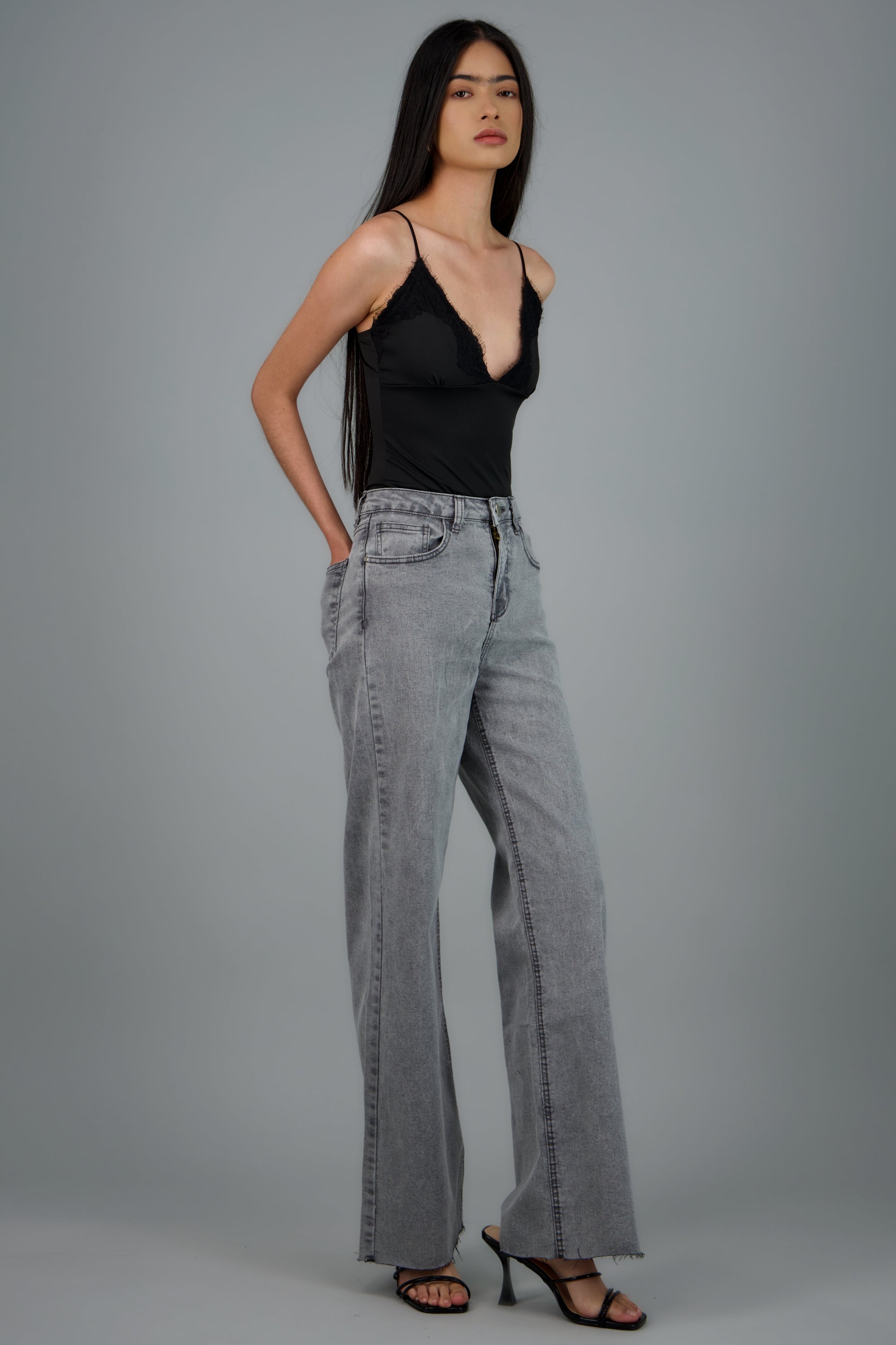 Bodysuit escote en V detalle encaje NEGRO