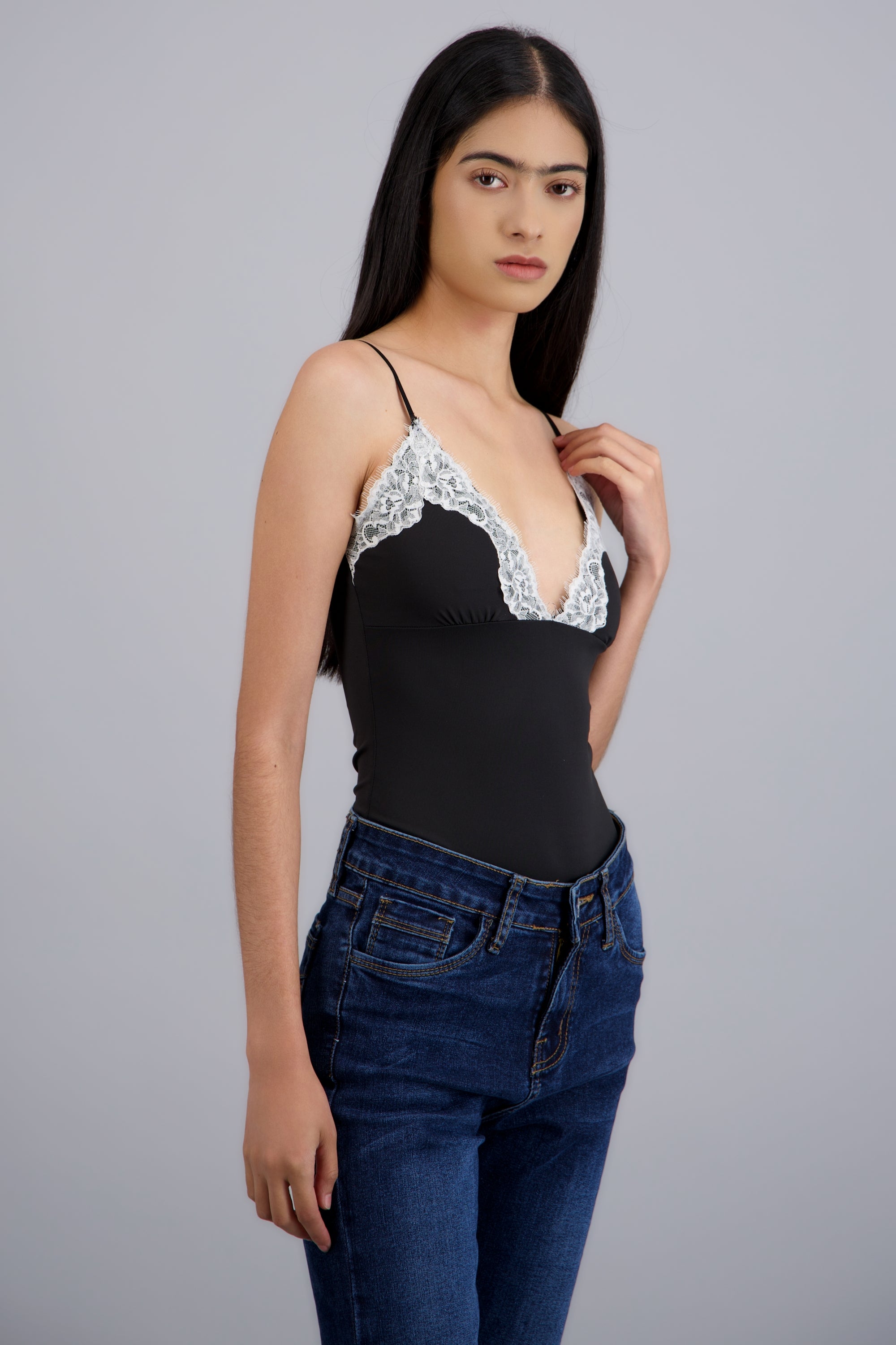 Bodysuit escote en V detalle encaje NEGRO COMBO
