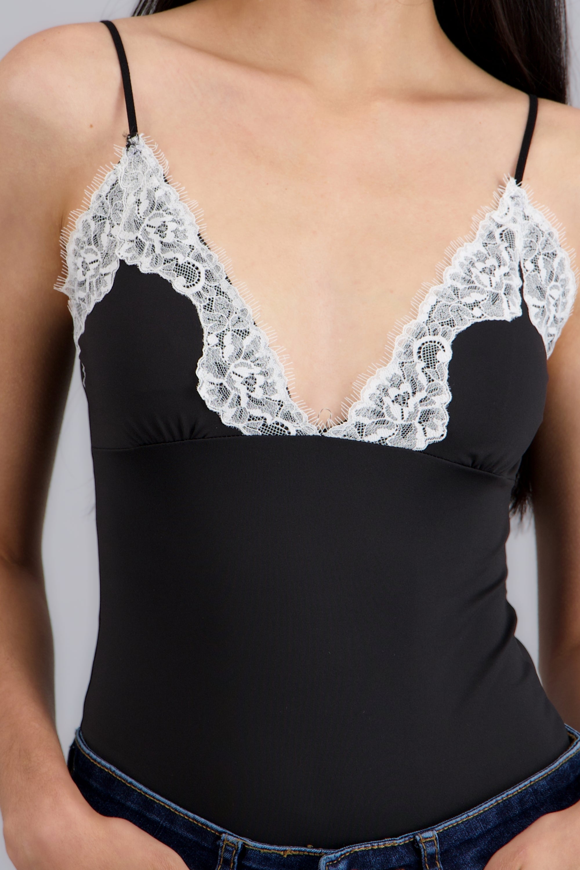 Bodysuit escote en V detalle encaje NEGRO COMBO