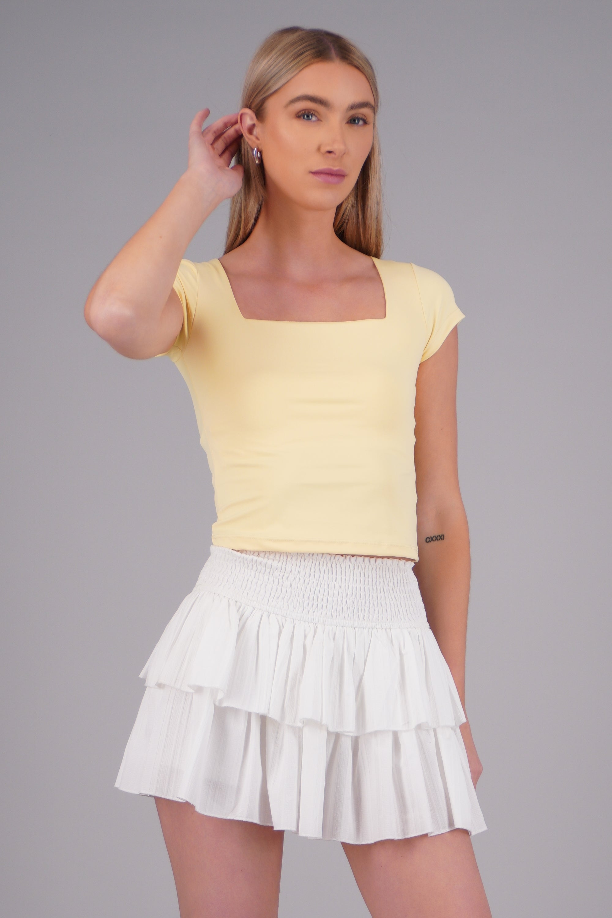 Top escote cuadrado con manga corta AMARILLO