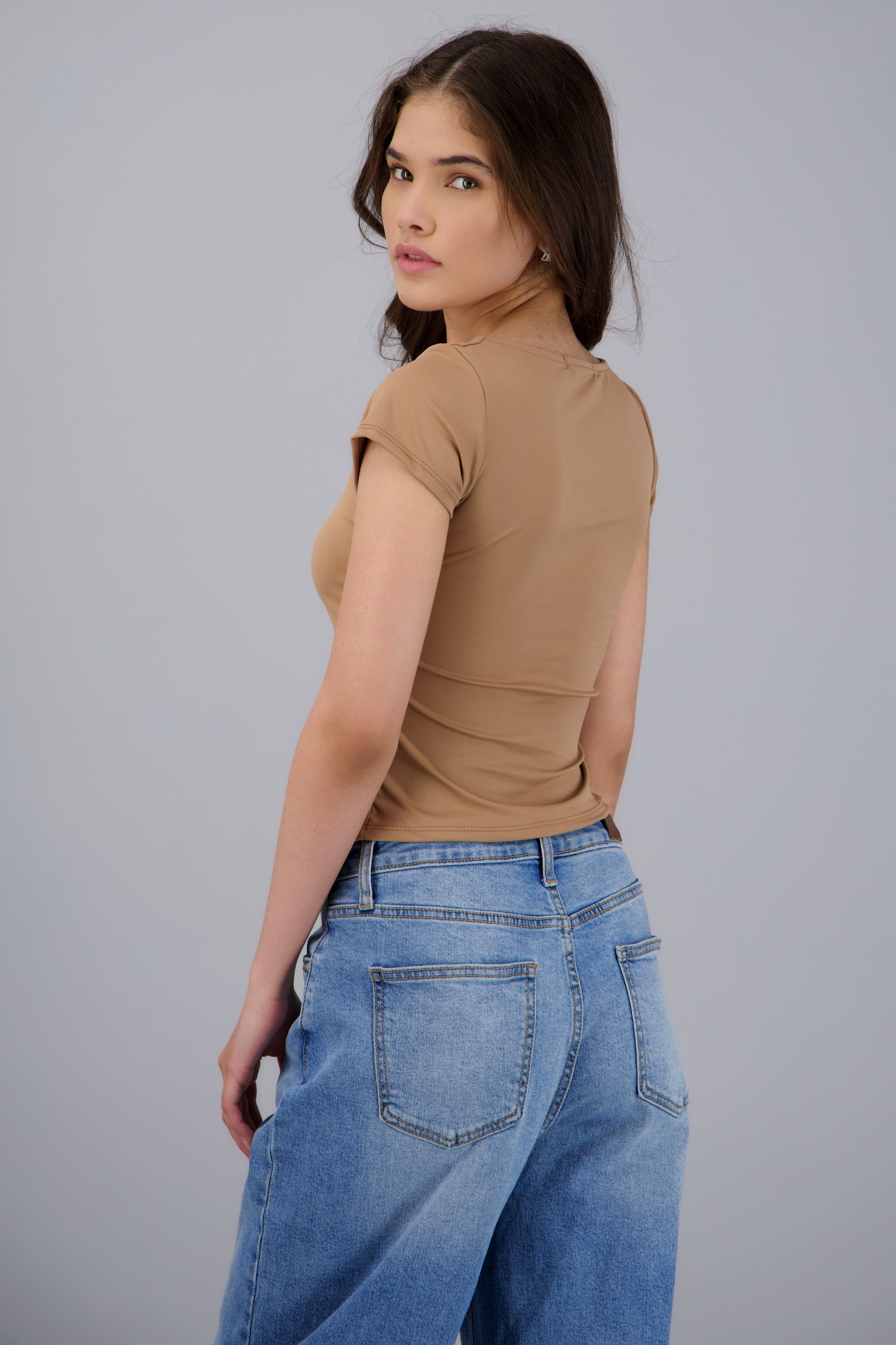 Top escote cuadrado con manga corta CAMELLO