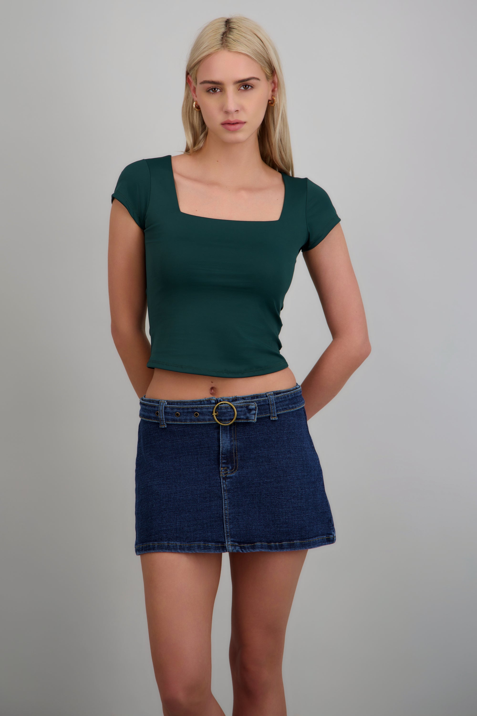 Top escote cuadrado con manga corta VERDE CAZADOR