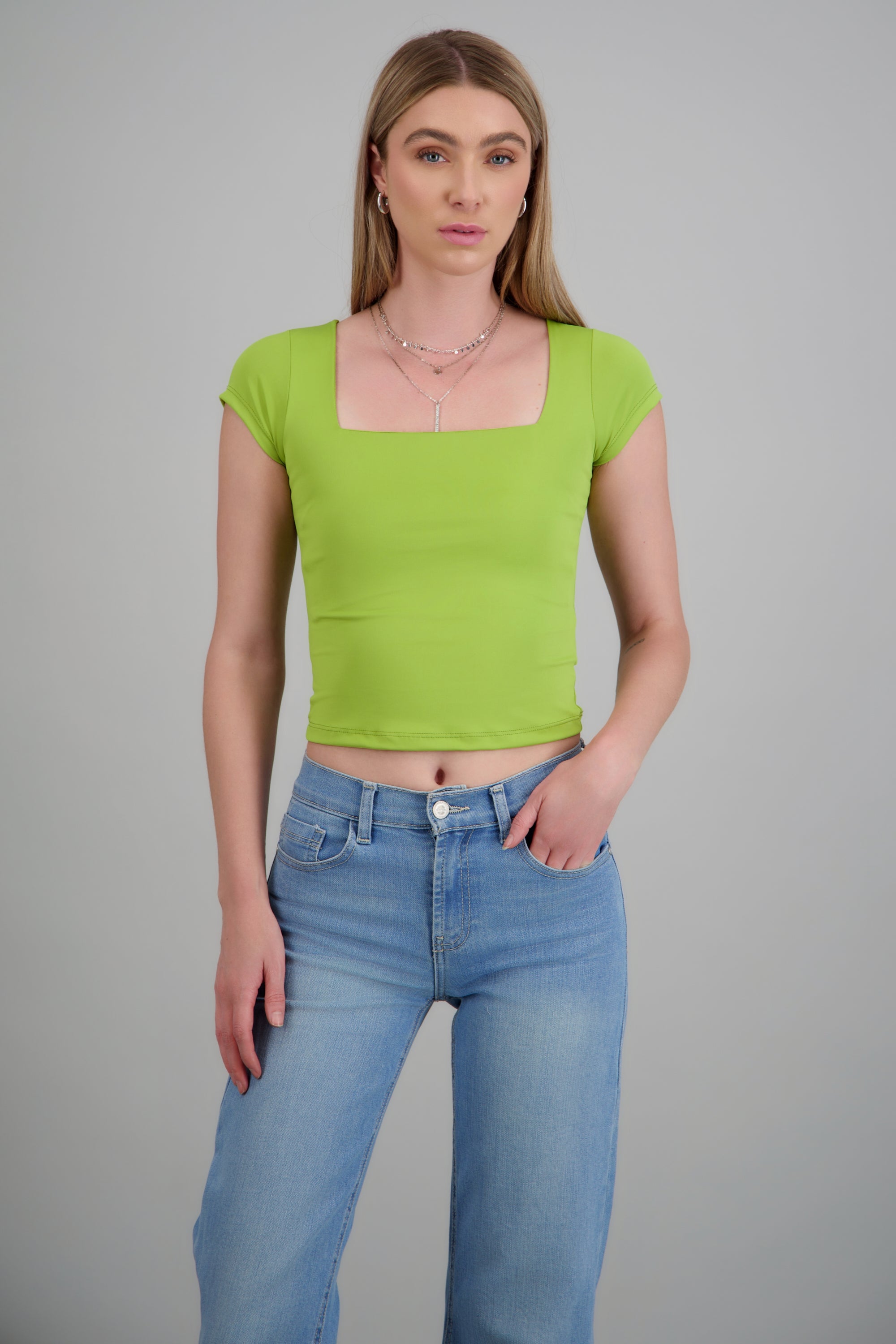 Top escote cuadrado con manga corta VERDE MANZANA
