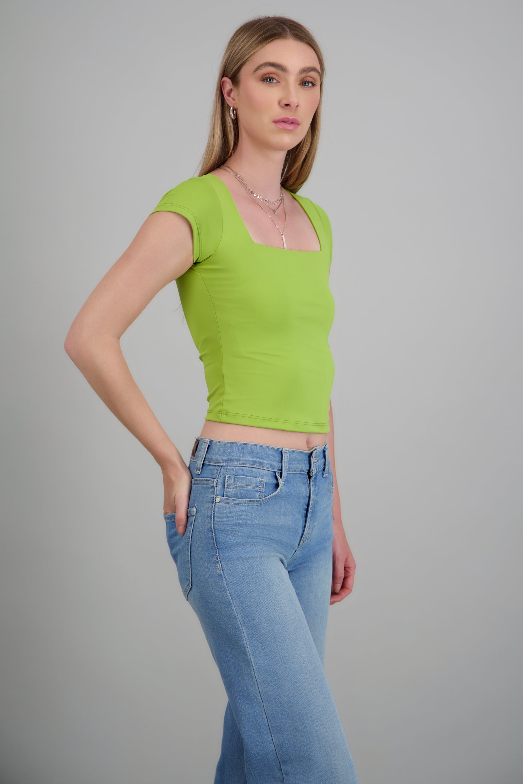 APPLE GREEN