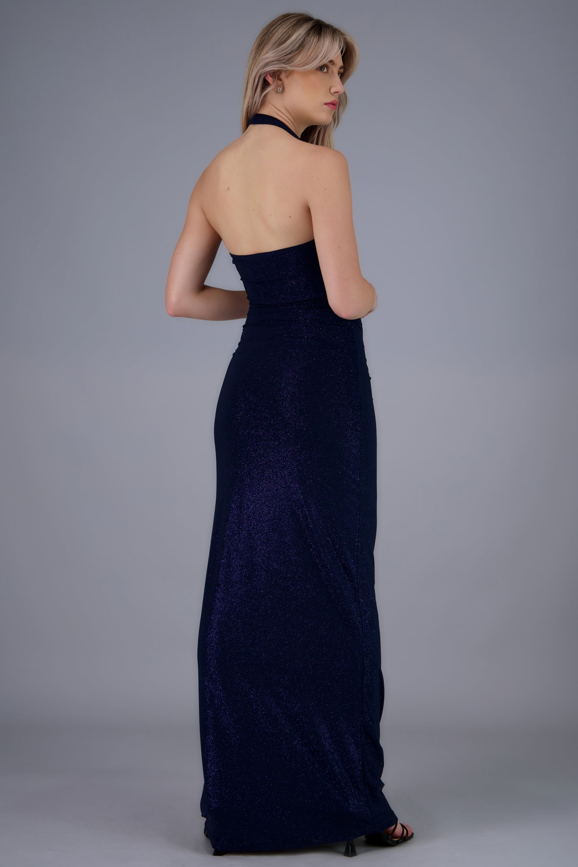 Vestido maxi halter detalle plisado MARINO