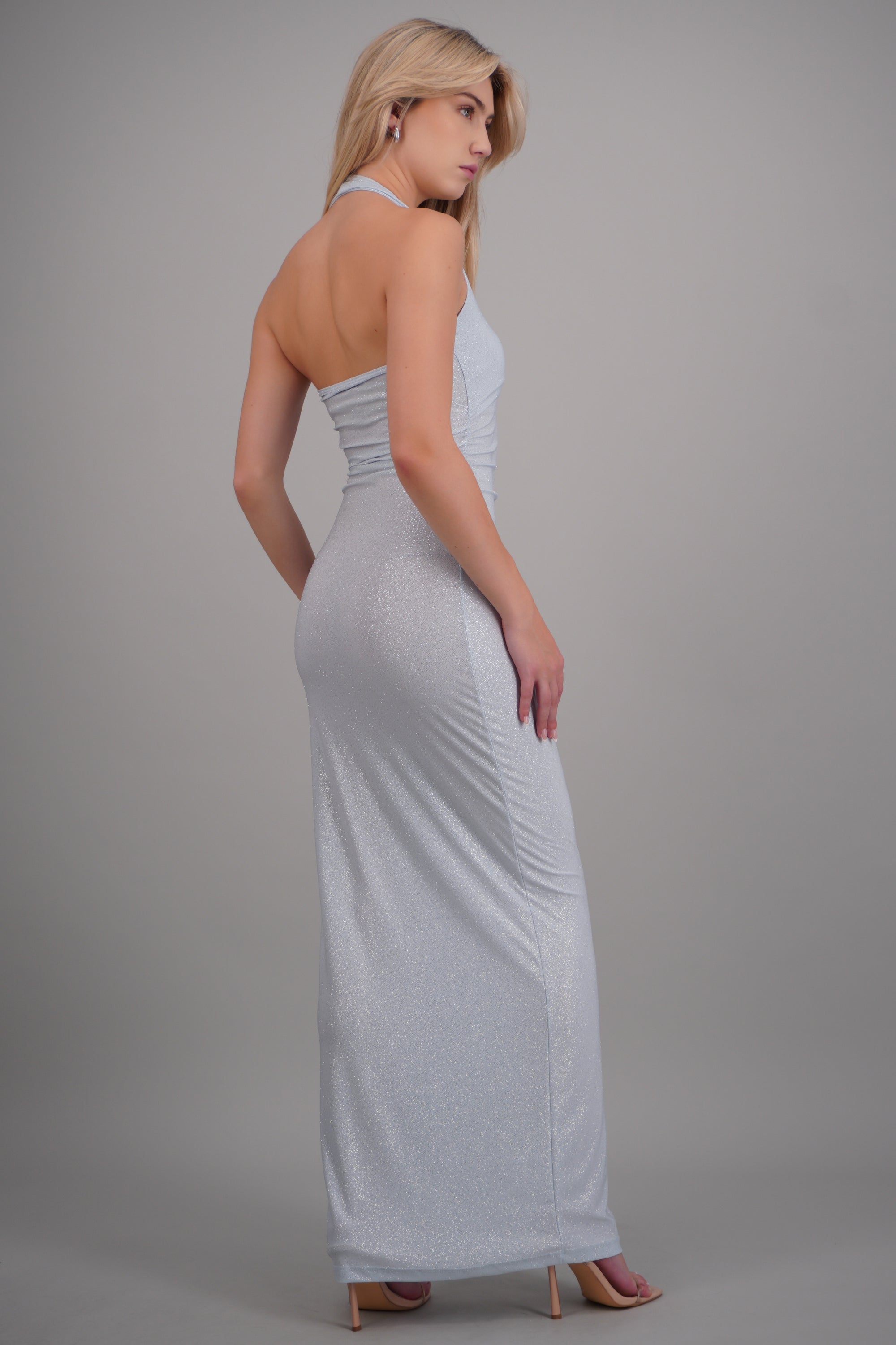 Vestido maxi halter detalle plisado AZUL CIELO