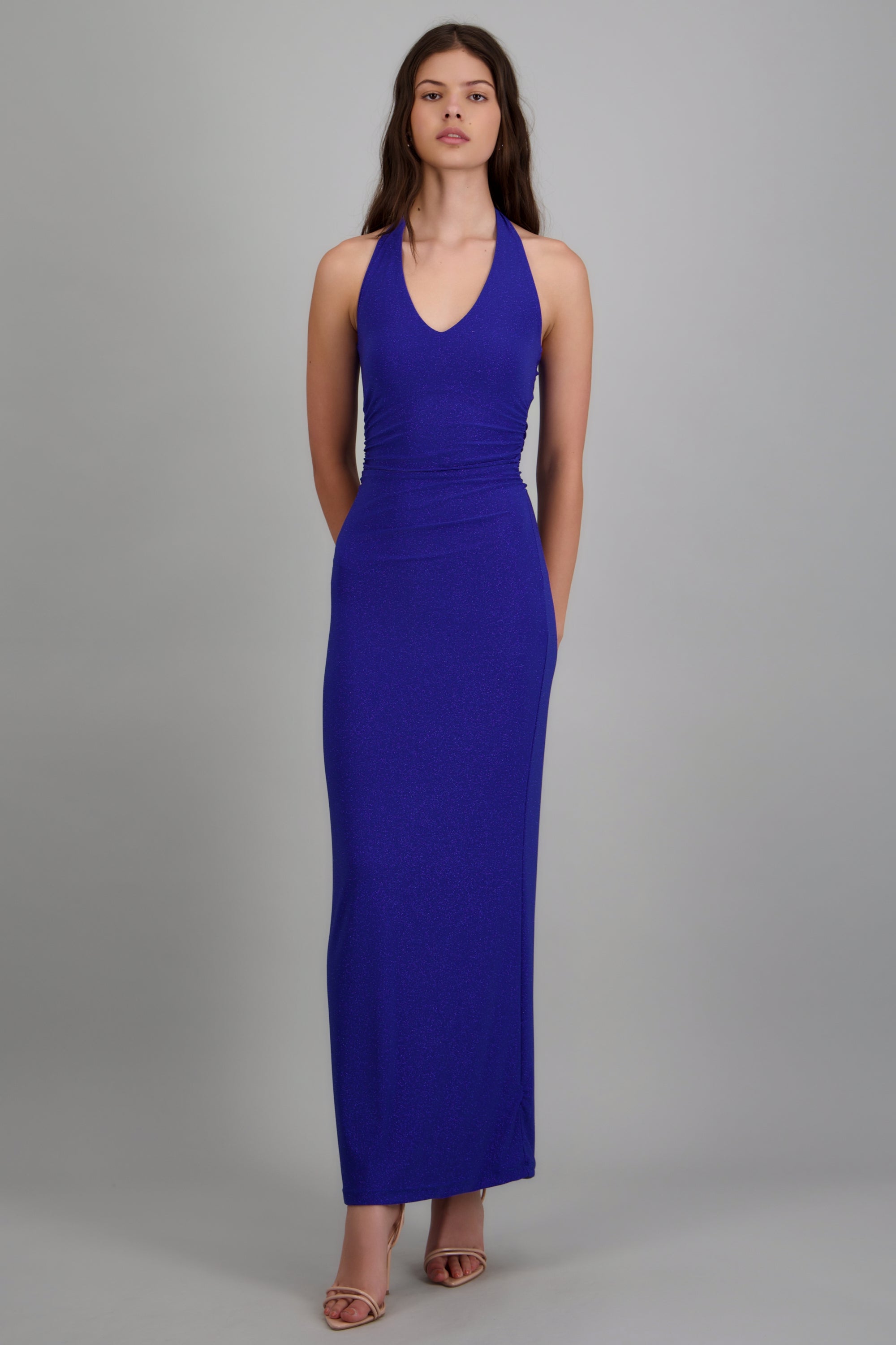 Vestido maxi halter detalle plisado AZUL REY