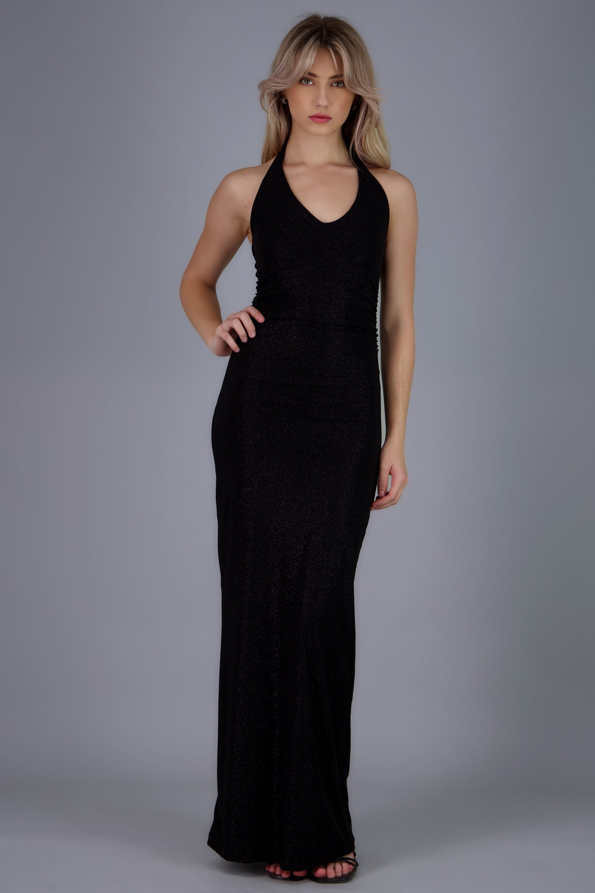 Vestido maxi halter detalle plisado NEGRO