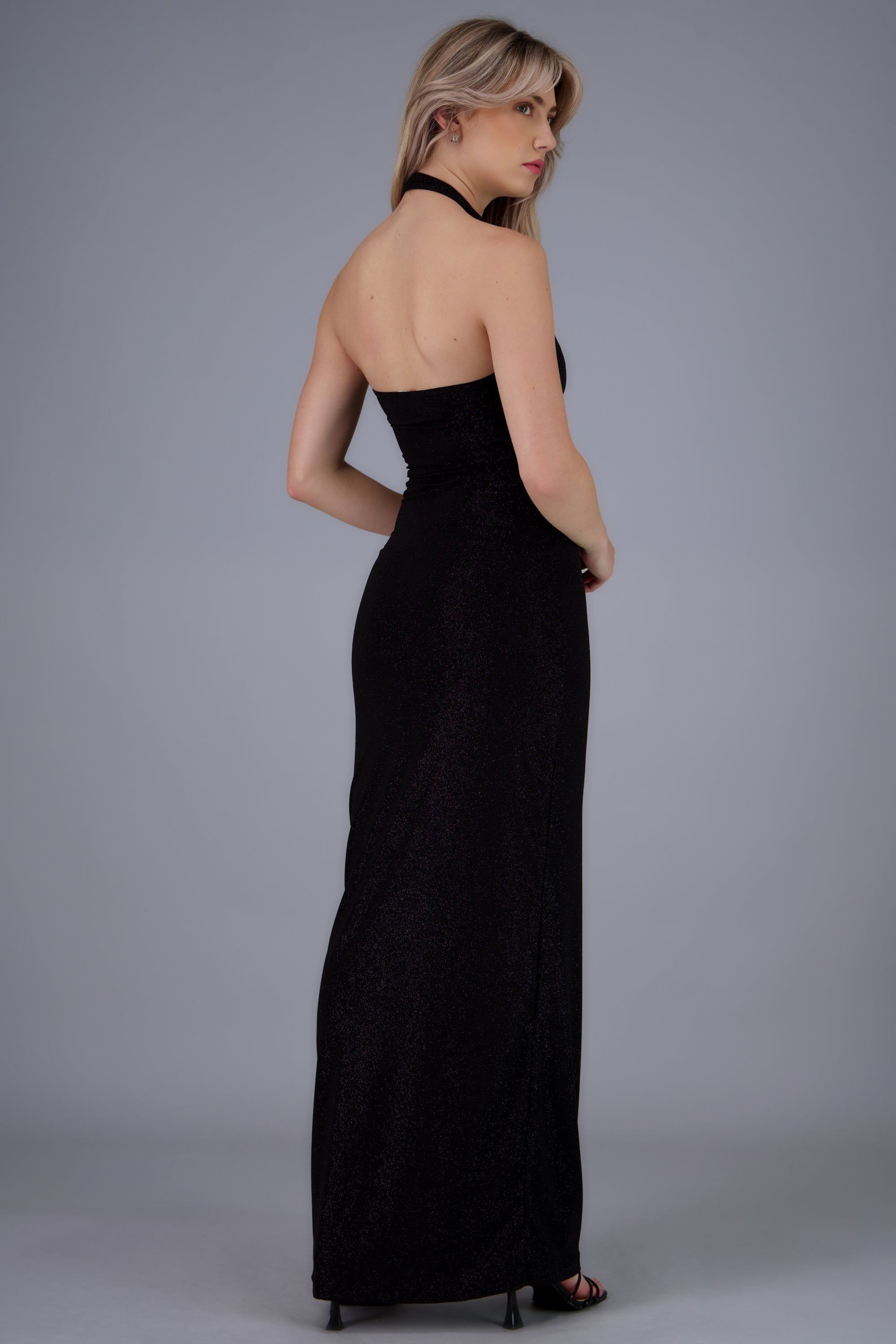 Vestido maxi halter detalle plisado NEGRO