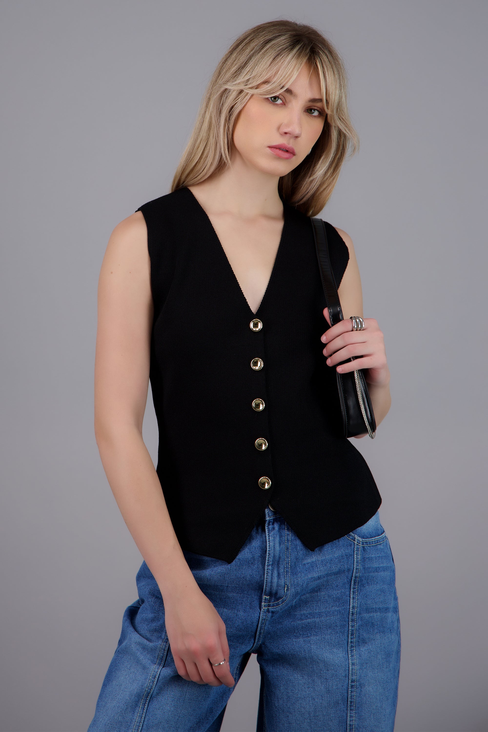 Top tipo chaleco tejido detalle botones NEGRO