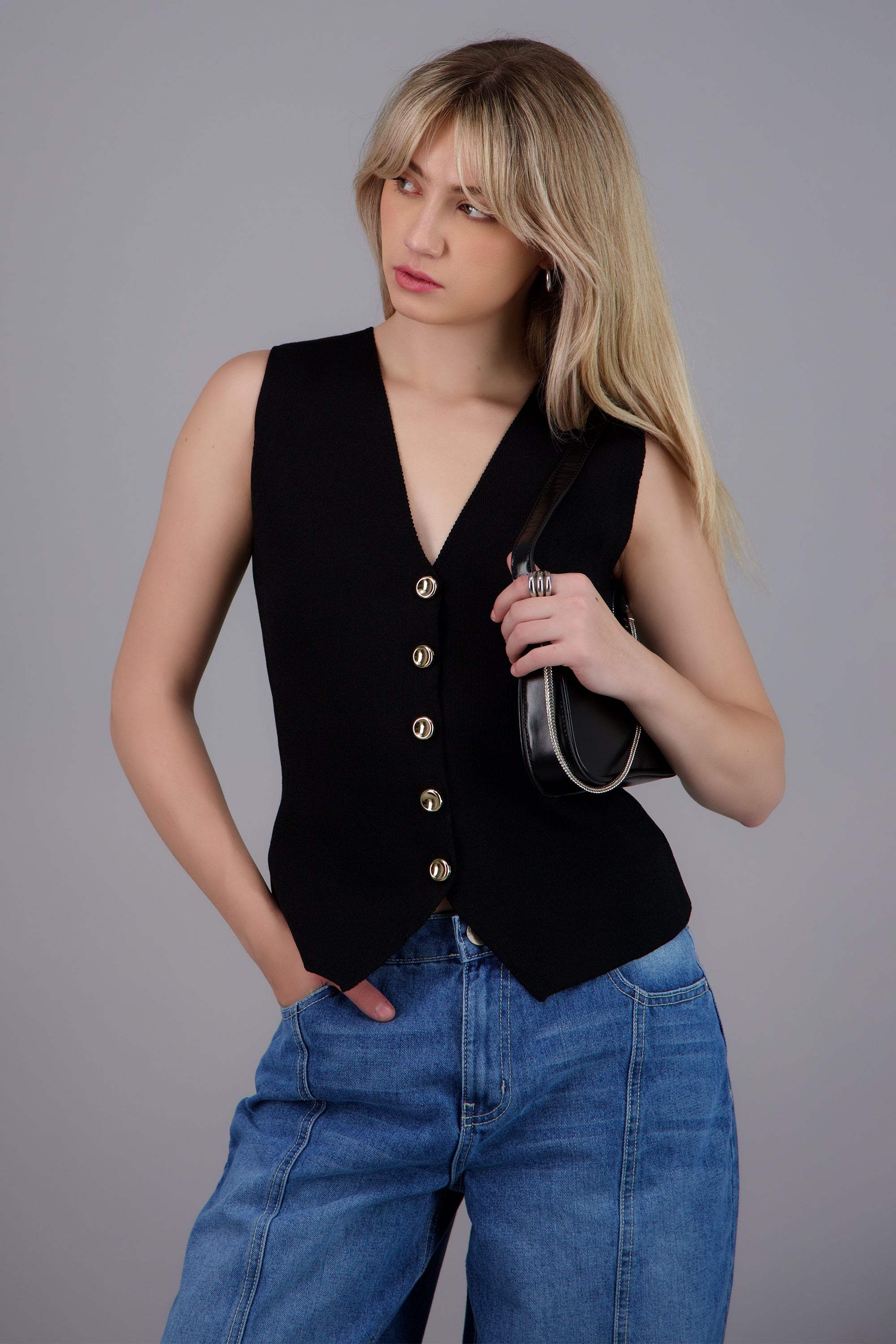 Top tipo chaleco tejido detalle botones NEGRO