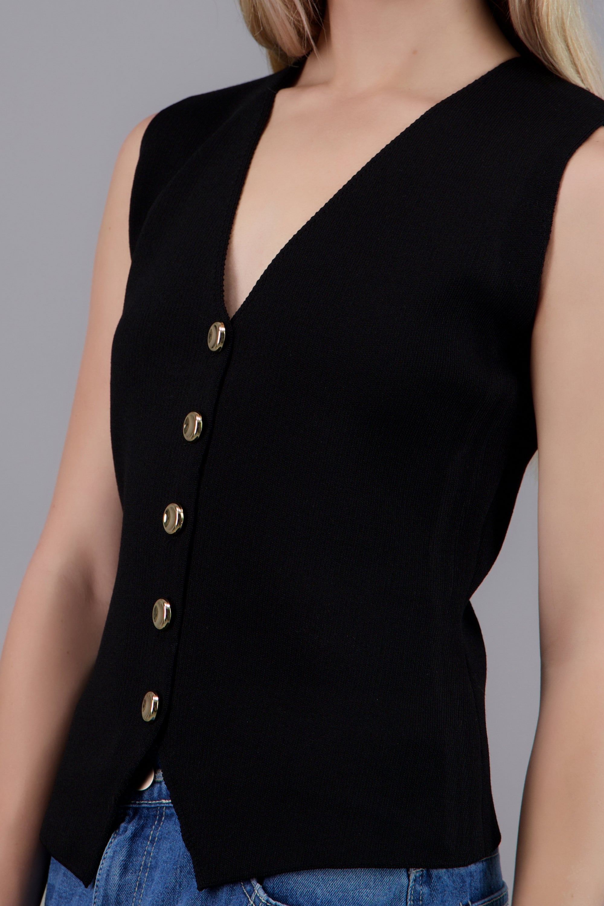 Top tipo chaleco tejido detalle botones NEGRO