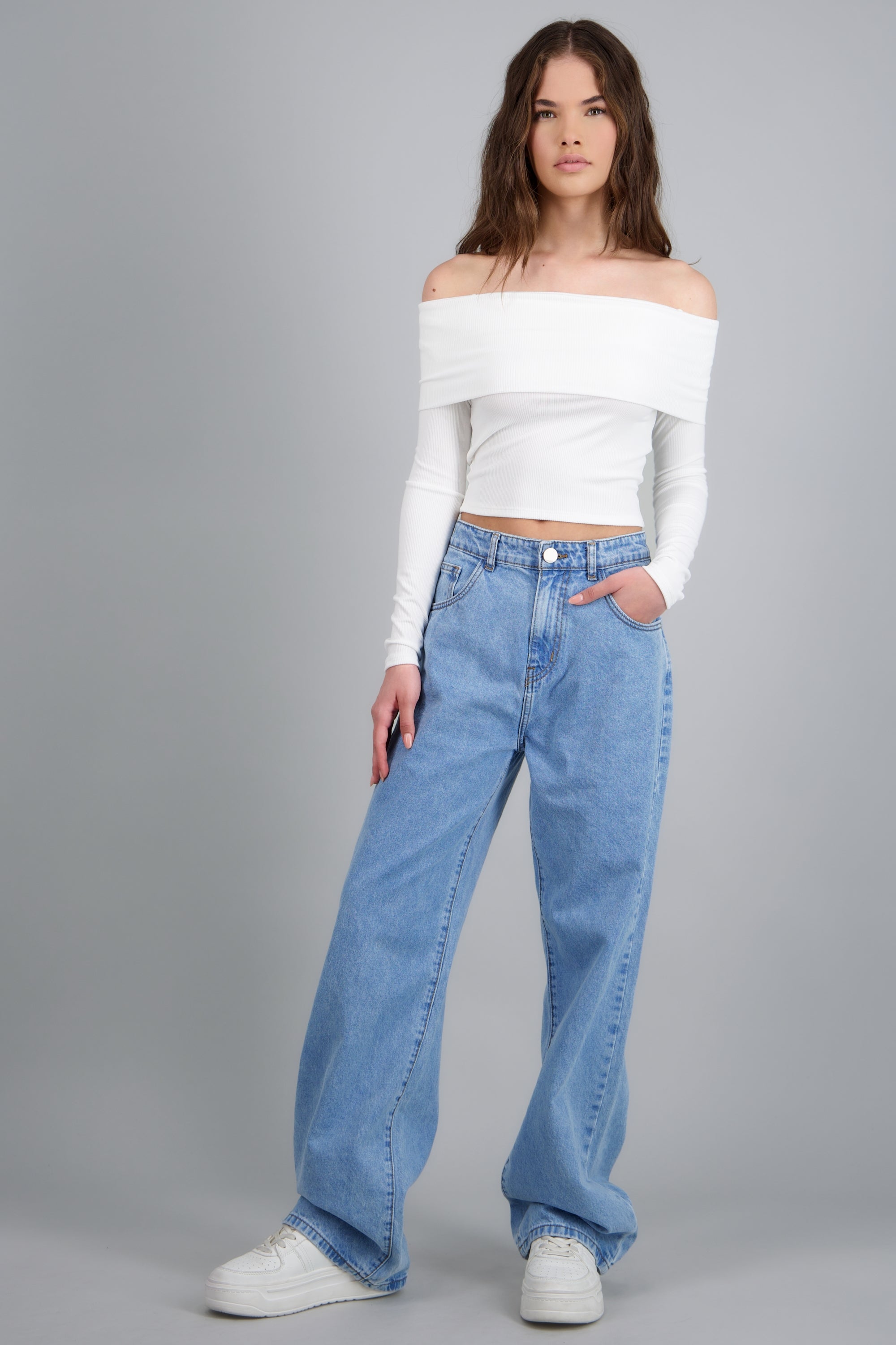 Jeans straight estrella estoperoles LIGHT WASH