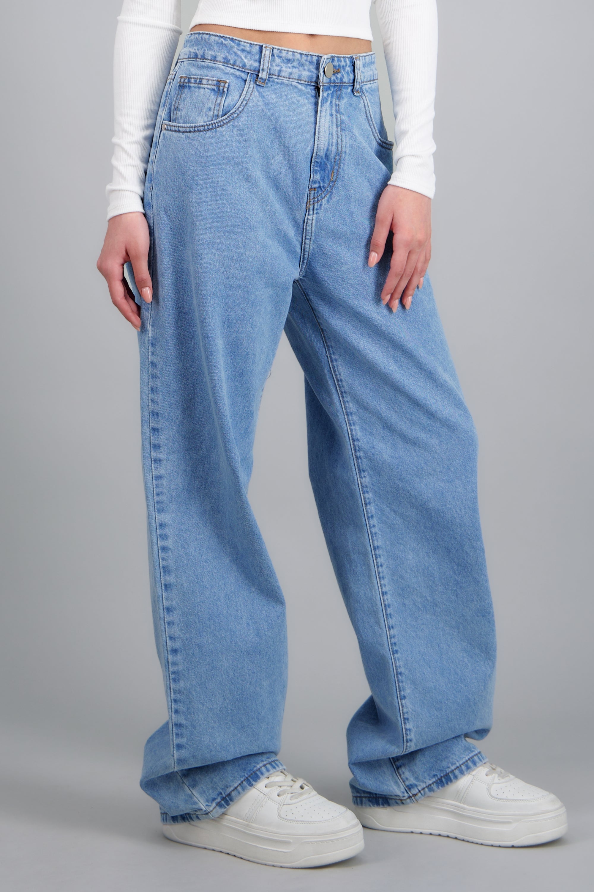 Jeans straight estrella estoperoles LIGHT WASH