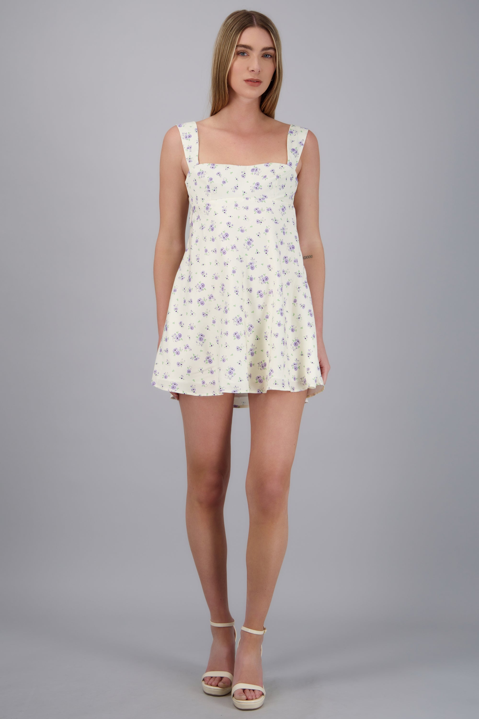 Vestido mini satin flores CREMA