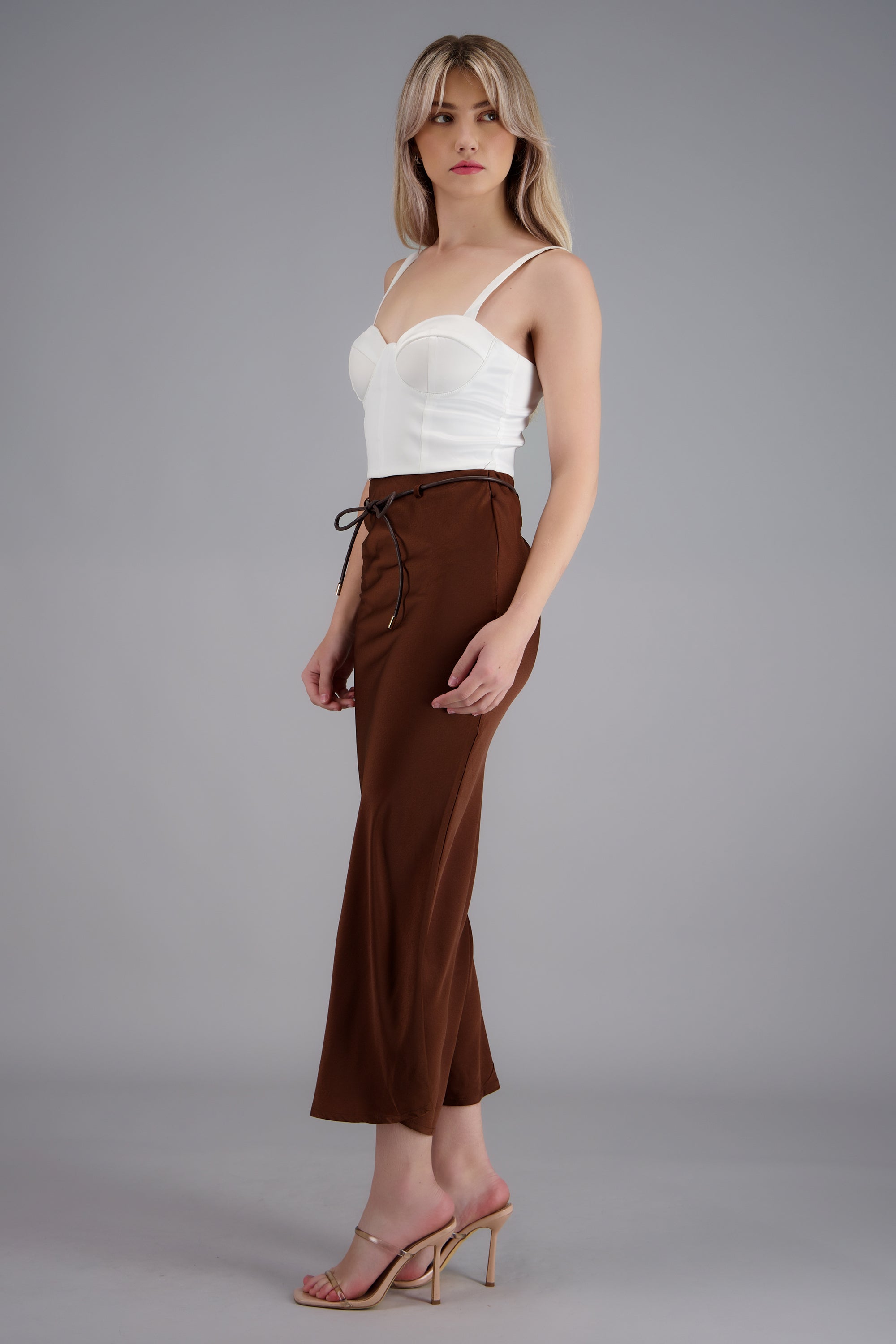 Falda midi lisa satin con cinturon CHOCOLATE