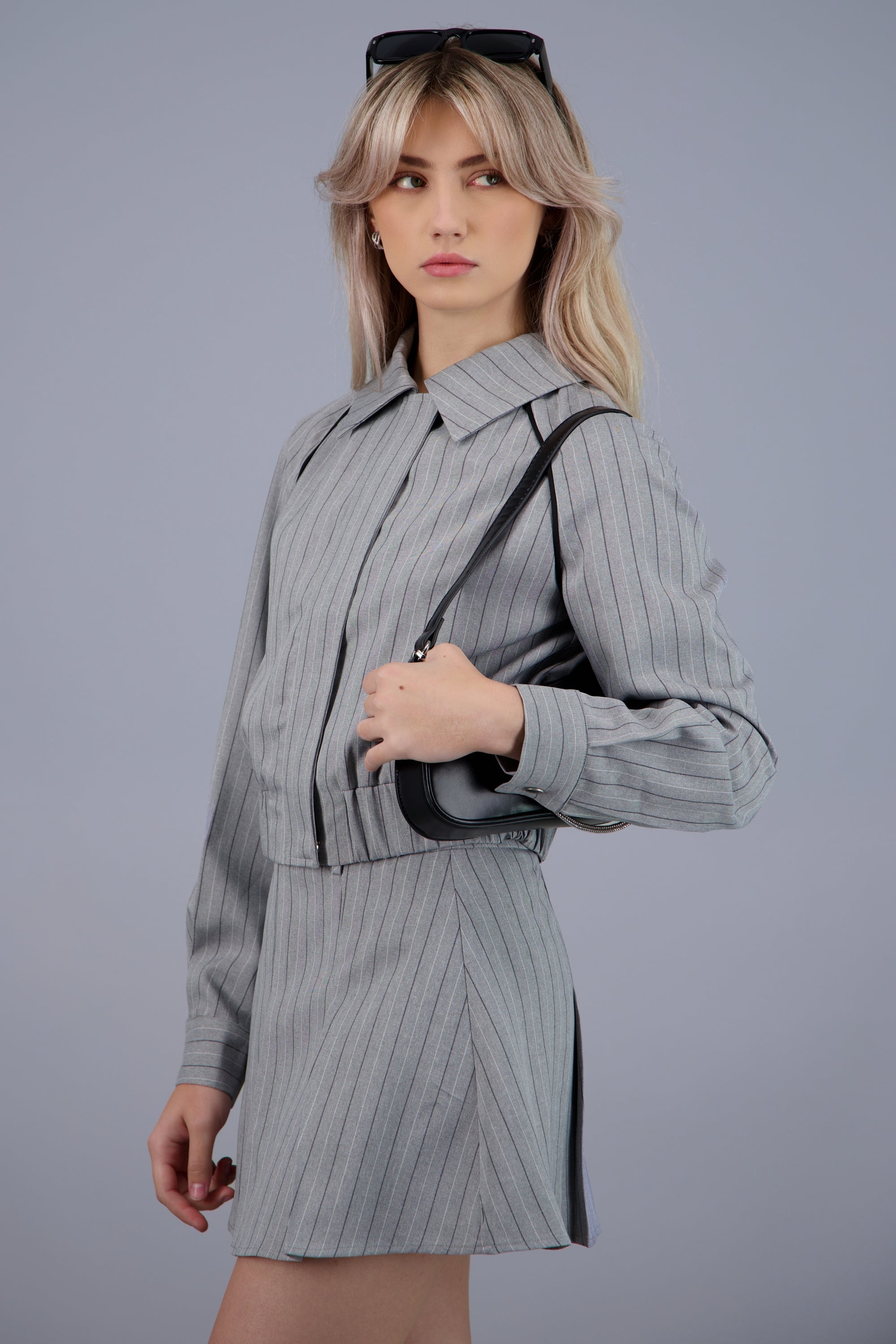 Chamarra ligera tipo bomper rayas GRIS COMBO