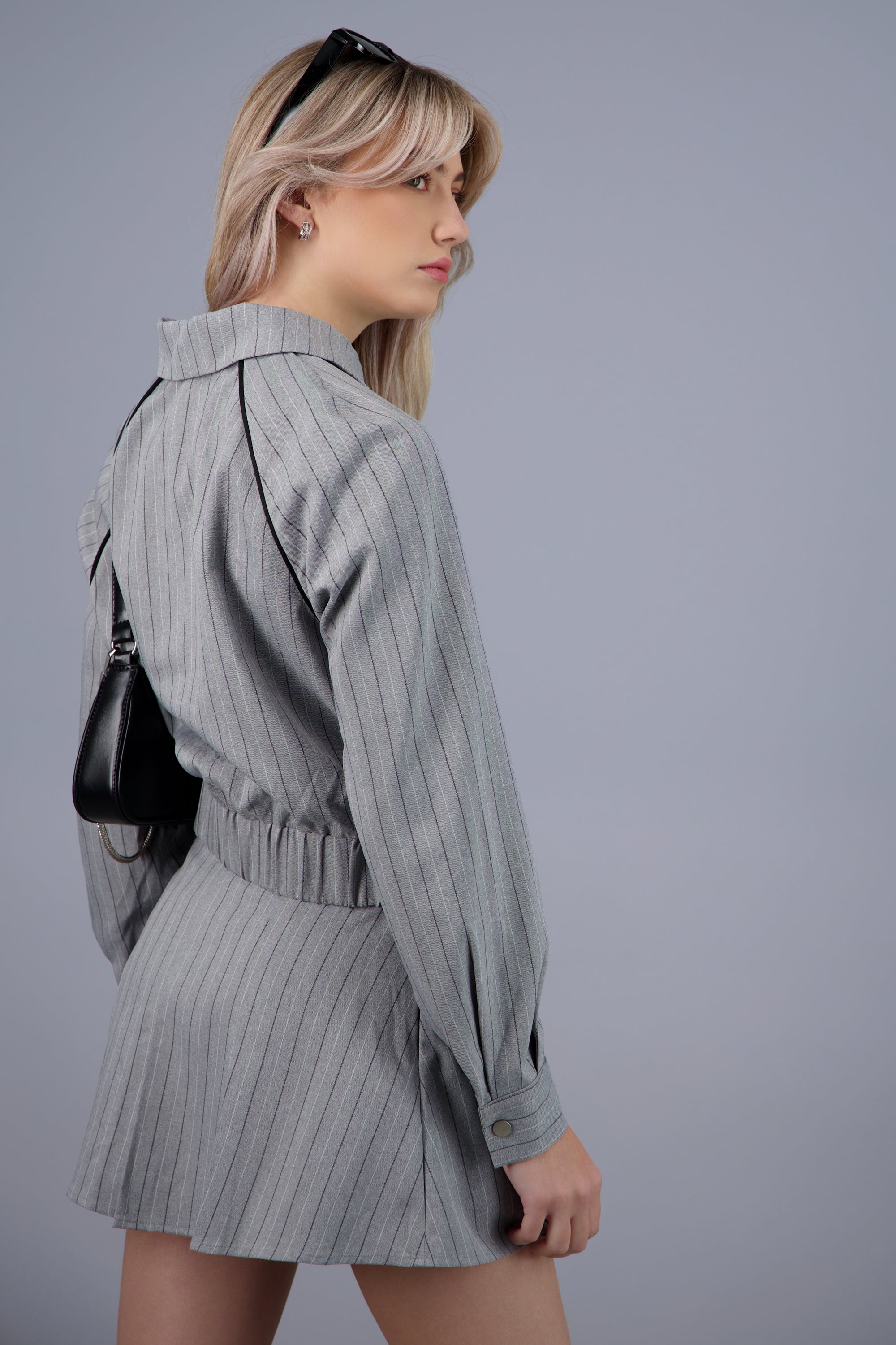 Chamarra ligera tipo bomper rayas GRIS COMBO