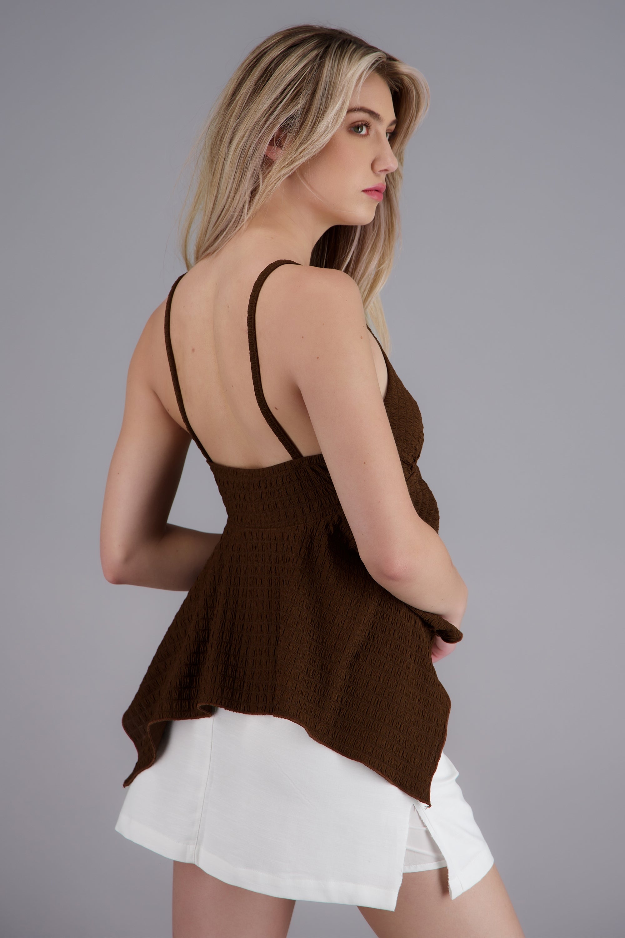 Top asimetrico de tirantes CHOCOLATE