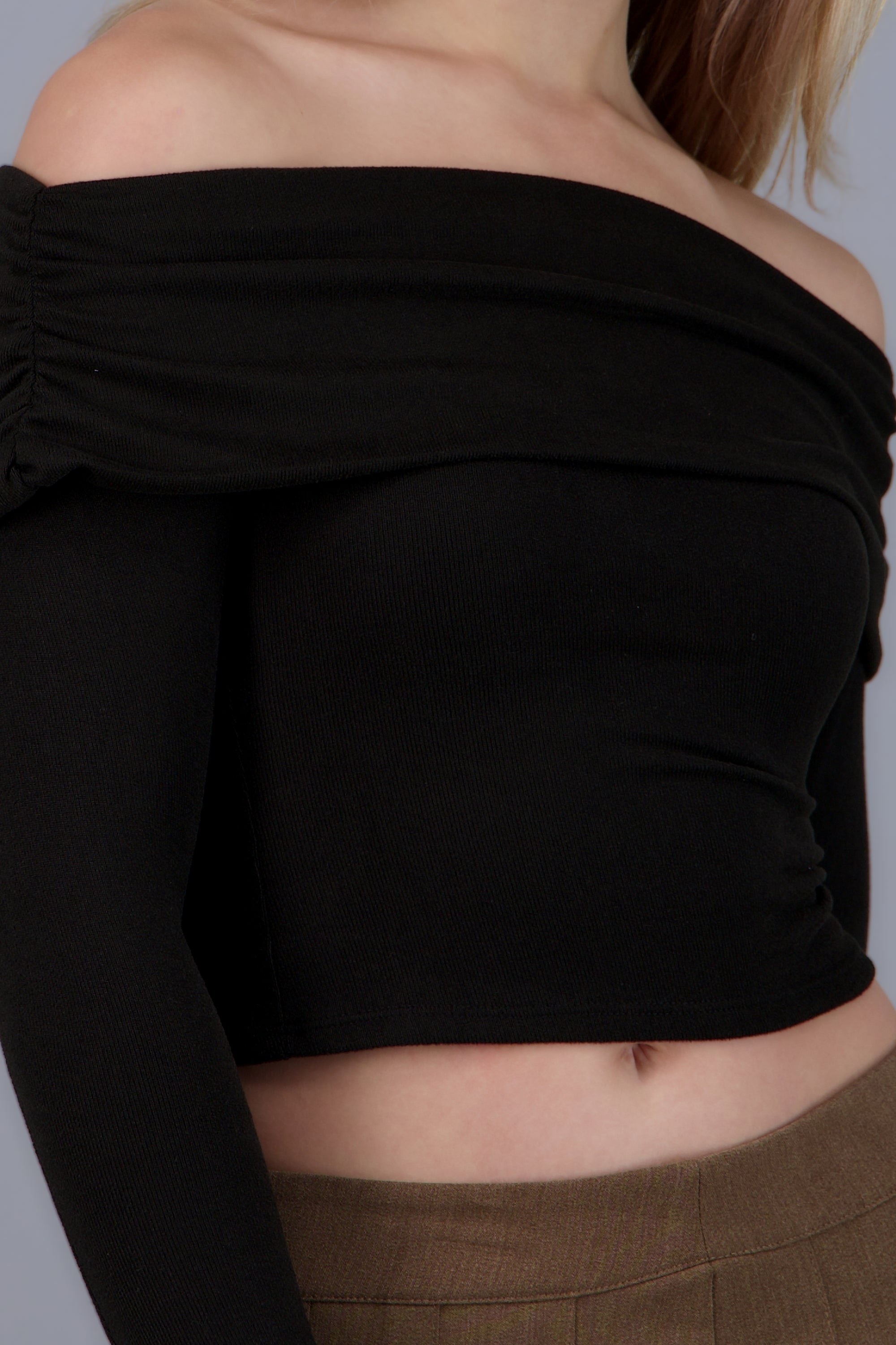 Top off shoulder de manga larga NEGRO