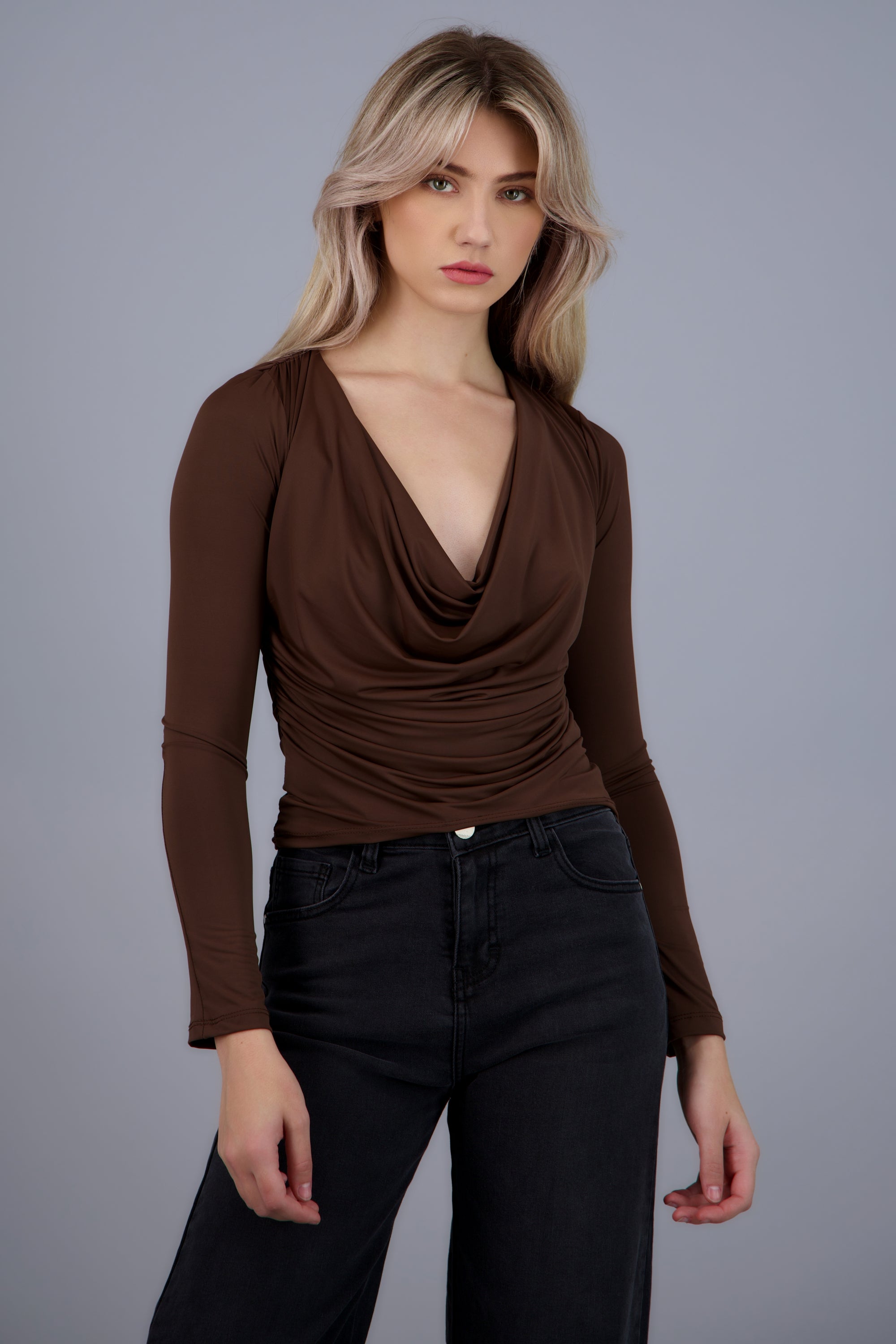 Blusa cuello drapeado manga larga CAFE