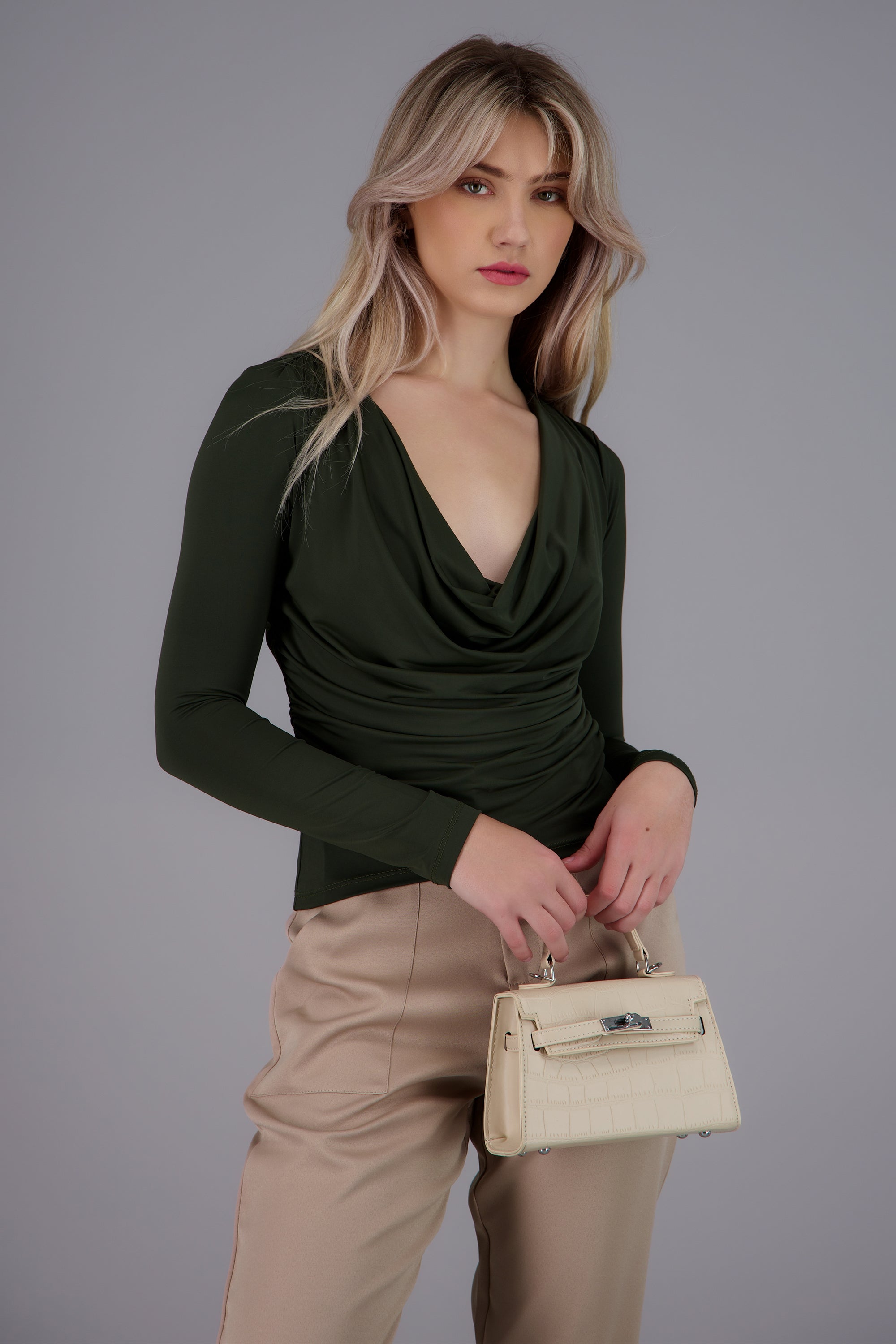 Blusa cuello drapeado manga larga OLIVO