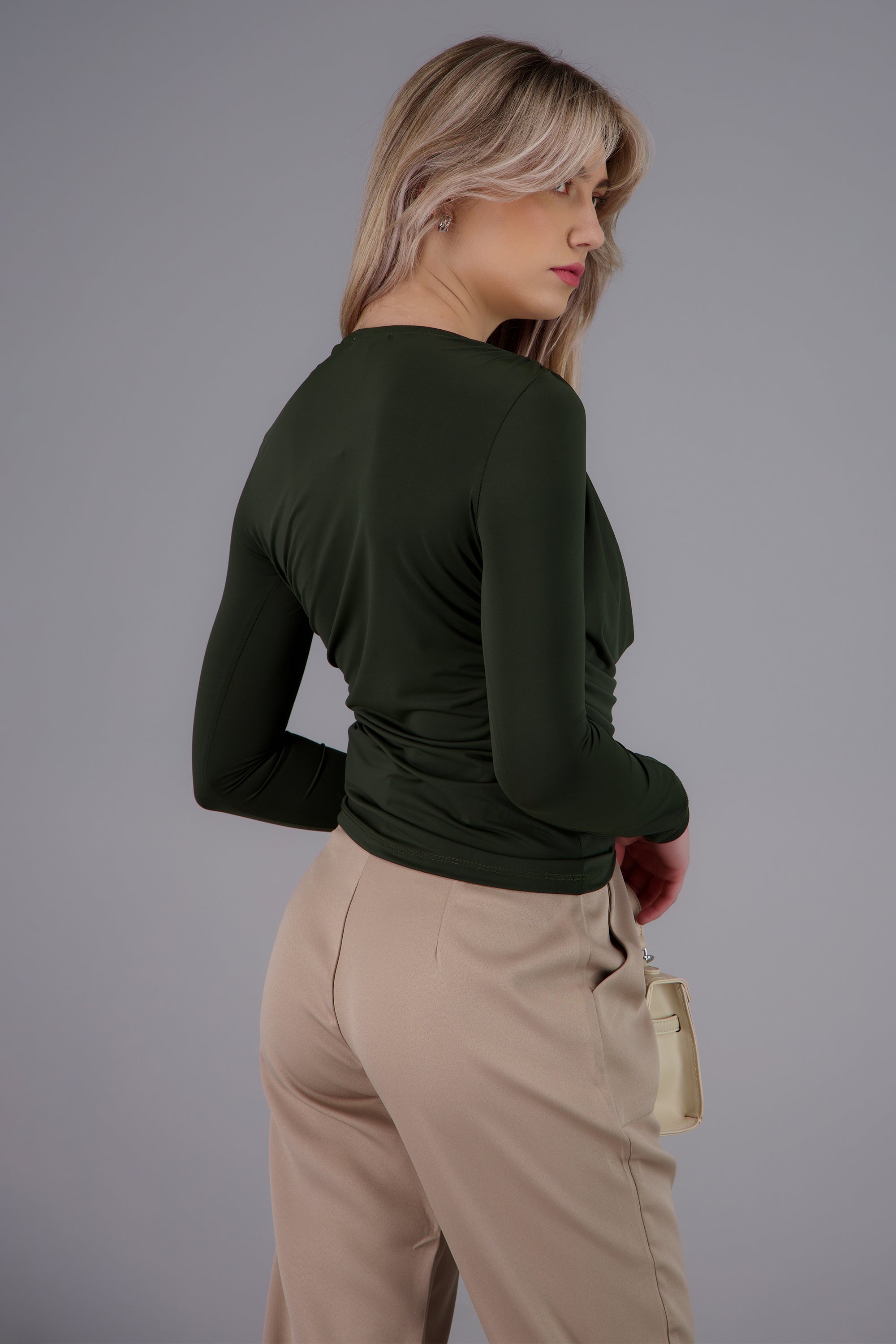 Blusa cuello drapeado manga larga OLIVO