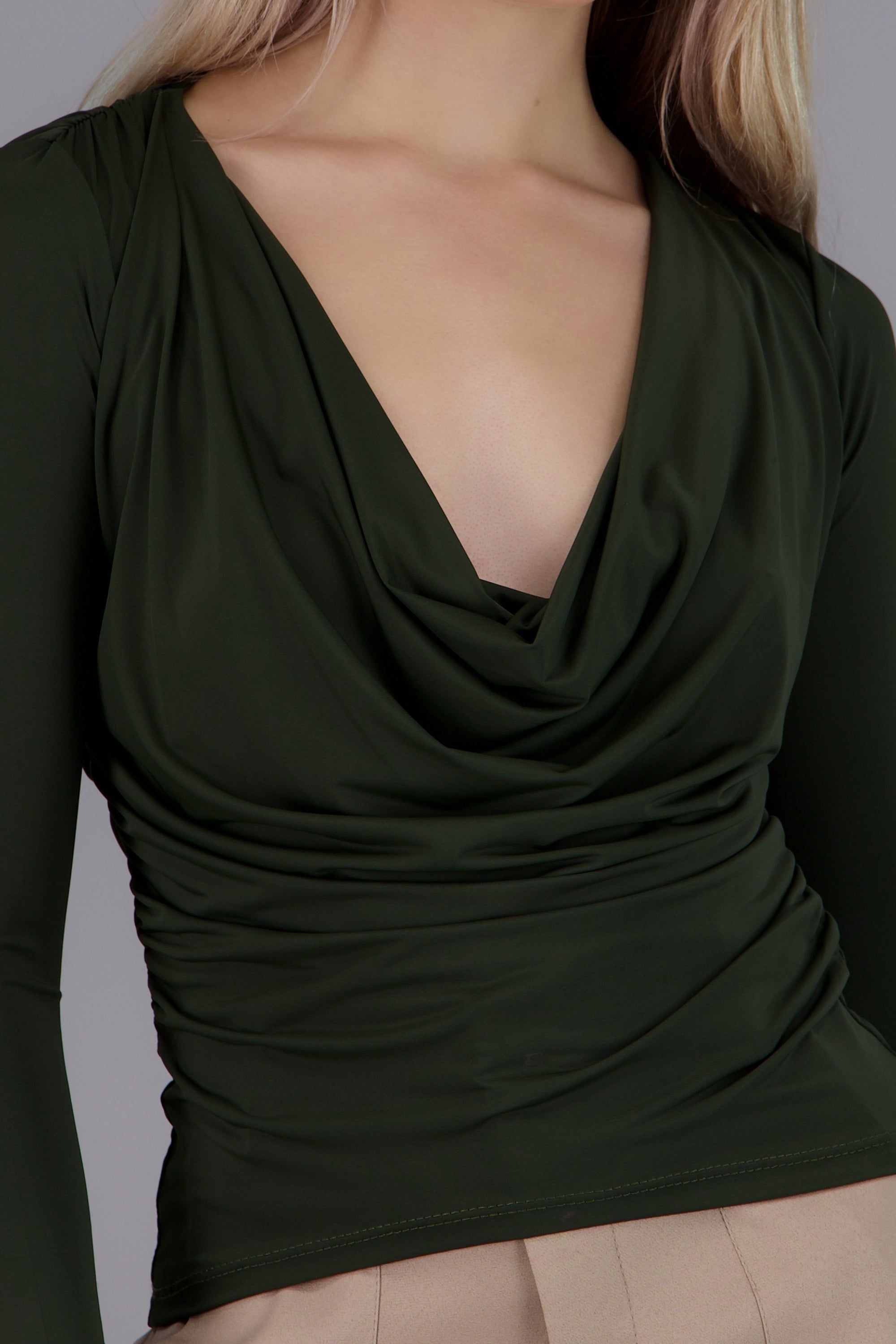 Blusa cuello drapeado manga larga OLIVO