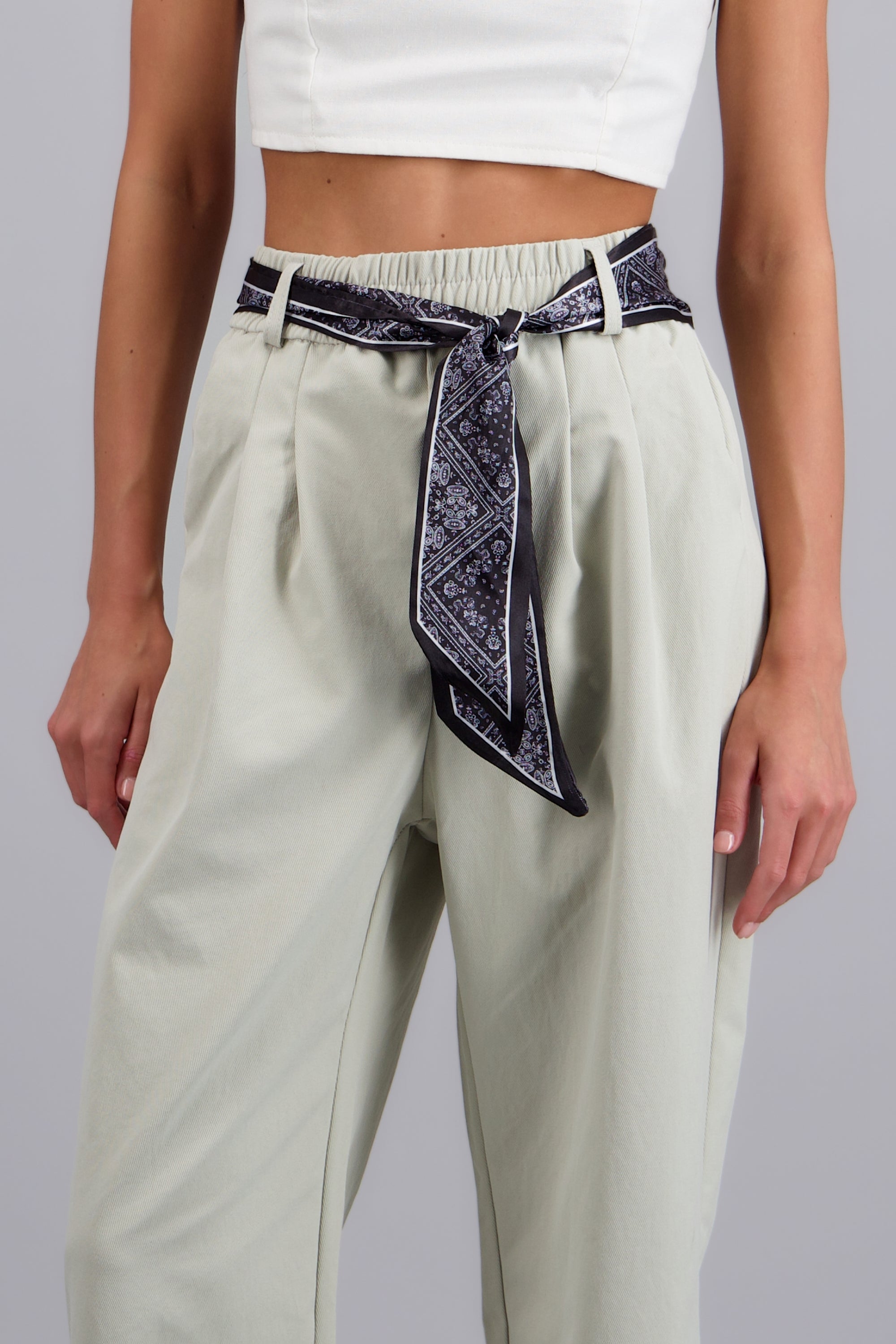 Pantalón wide leg con paliacate GRIS CLARO