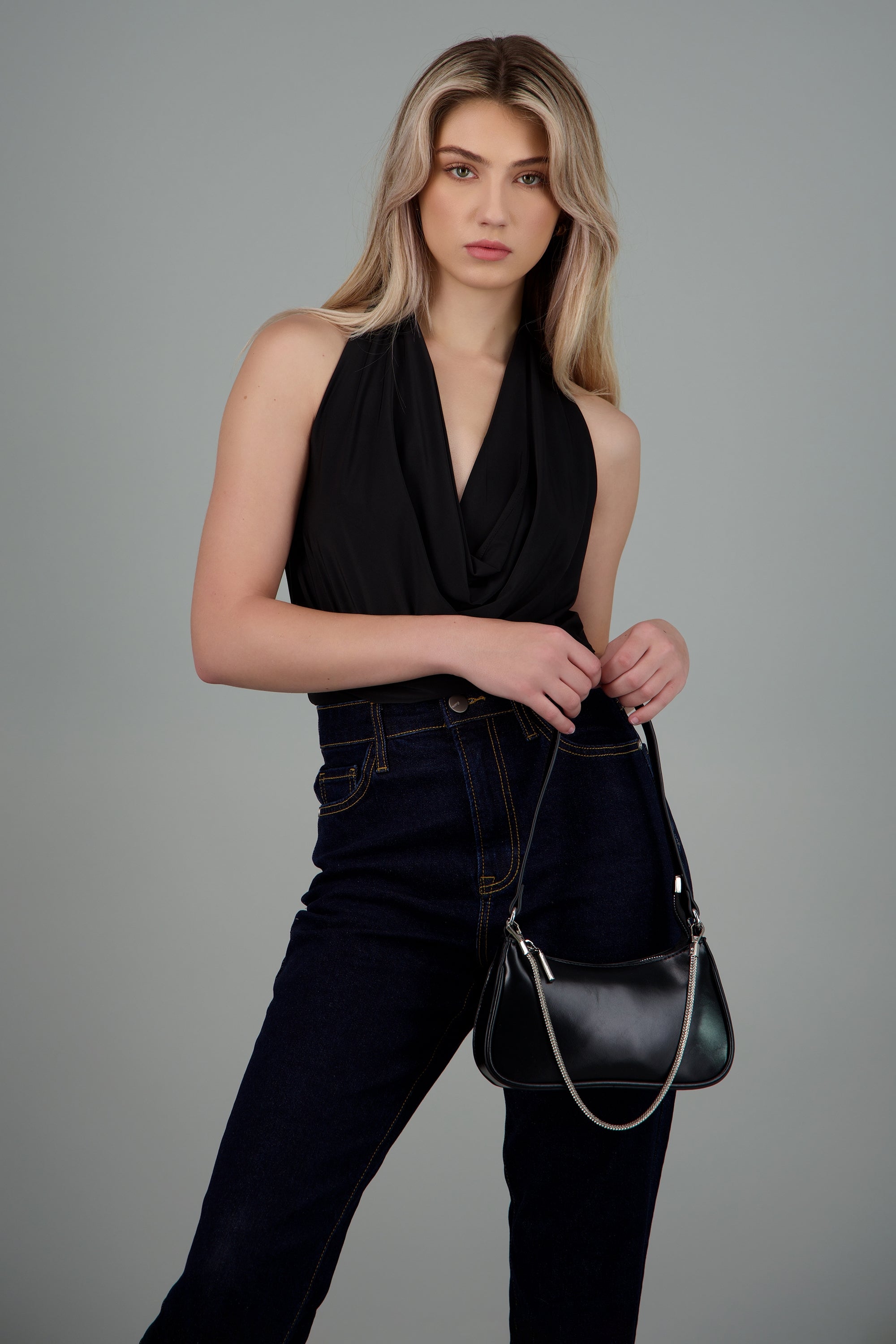 Top cuello cascada halter NEGRO