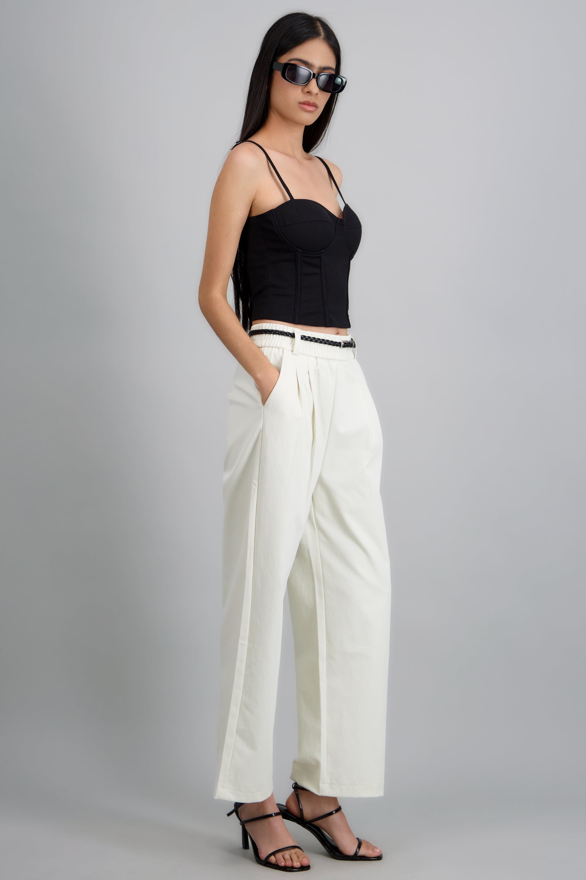 Pantalón recto con cinto delgado HUESO