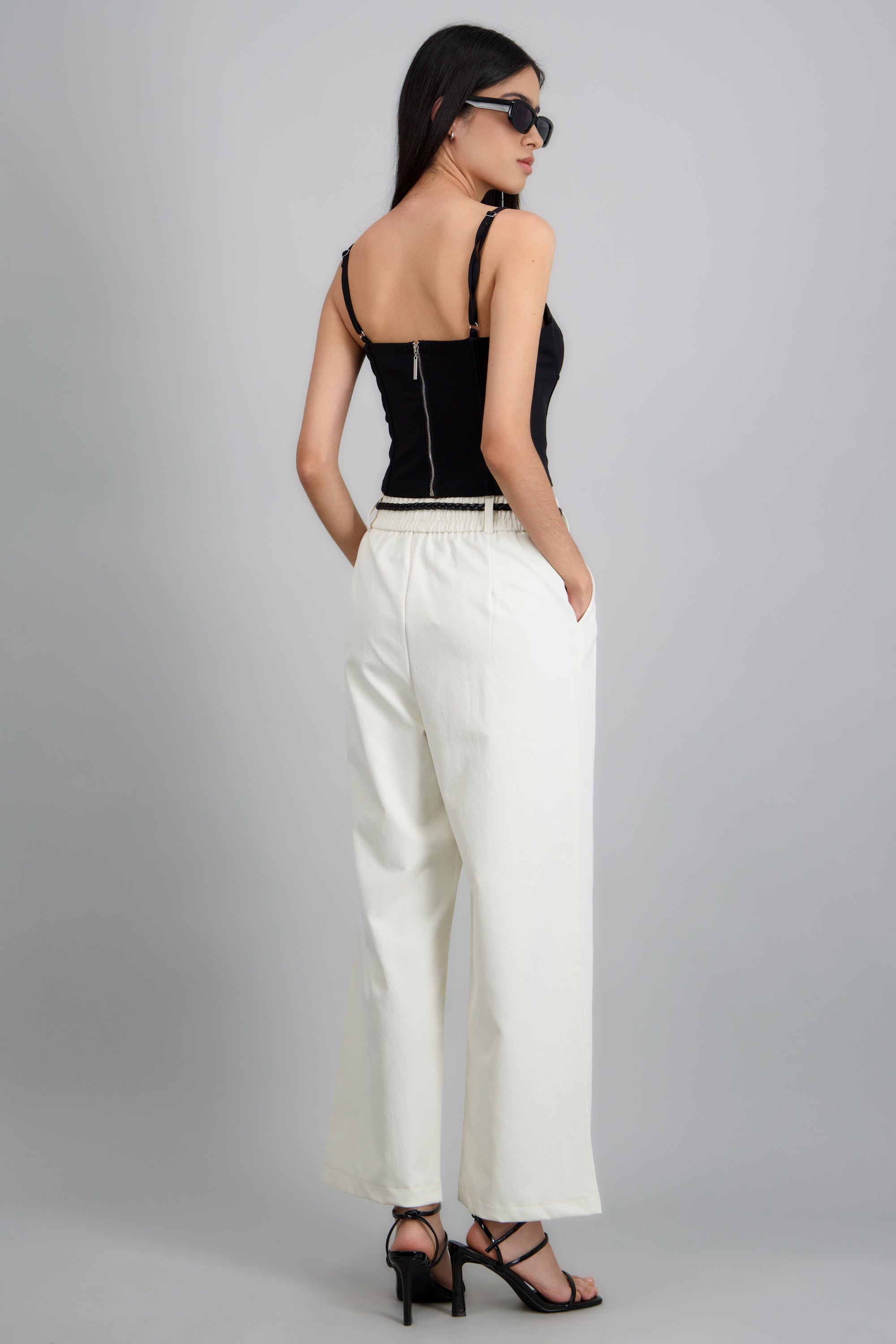 Pantalón recto con cinto delgado HUESO