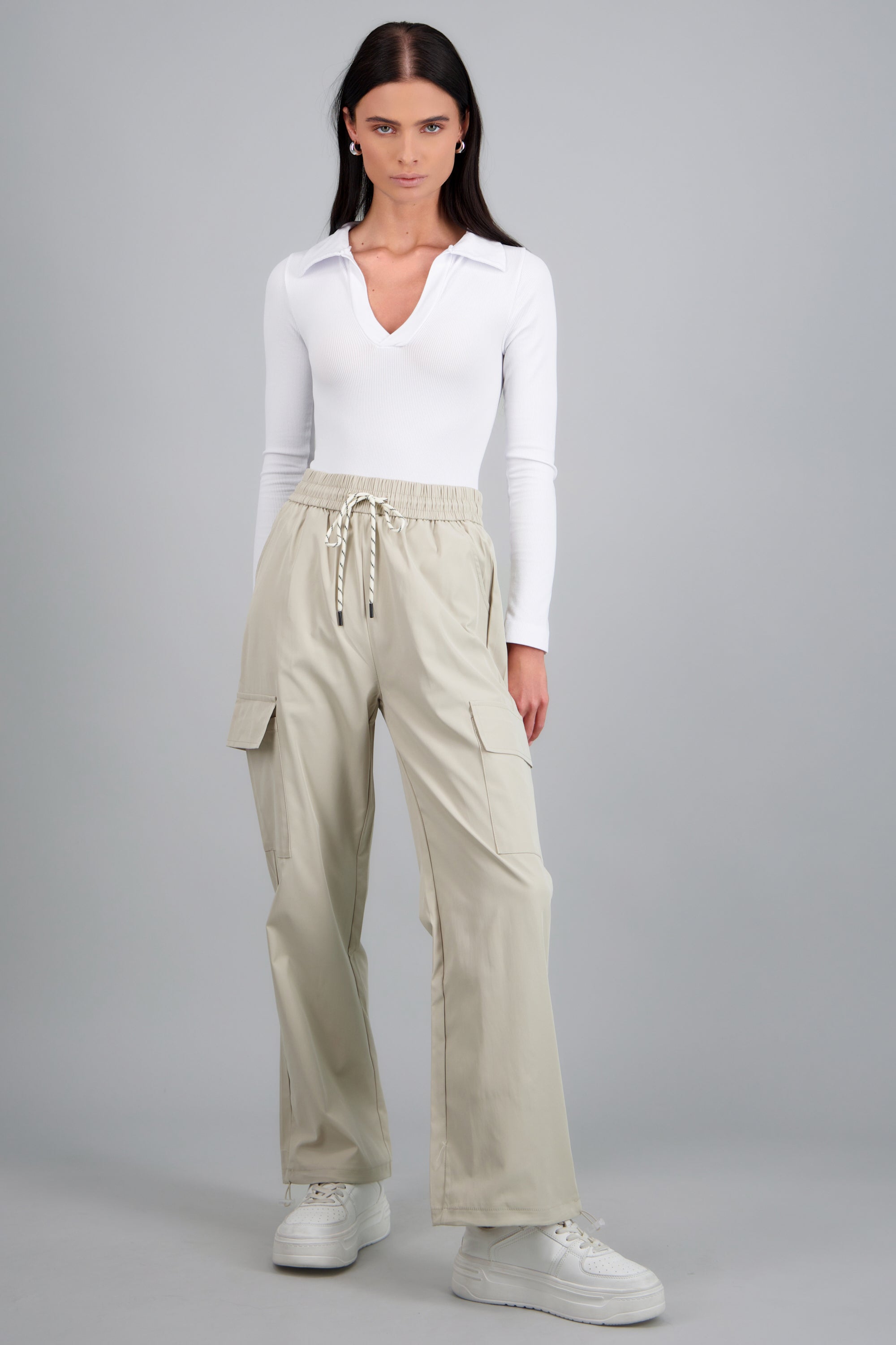 Pantalón cargo con jareta BEIGE