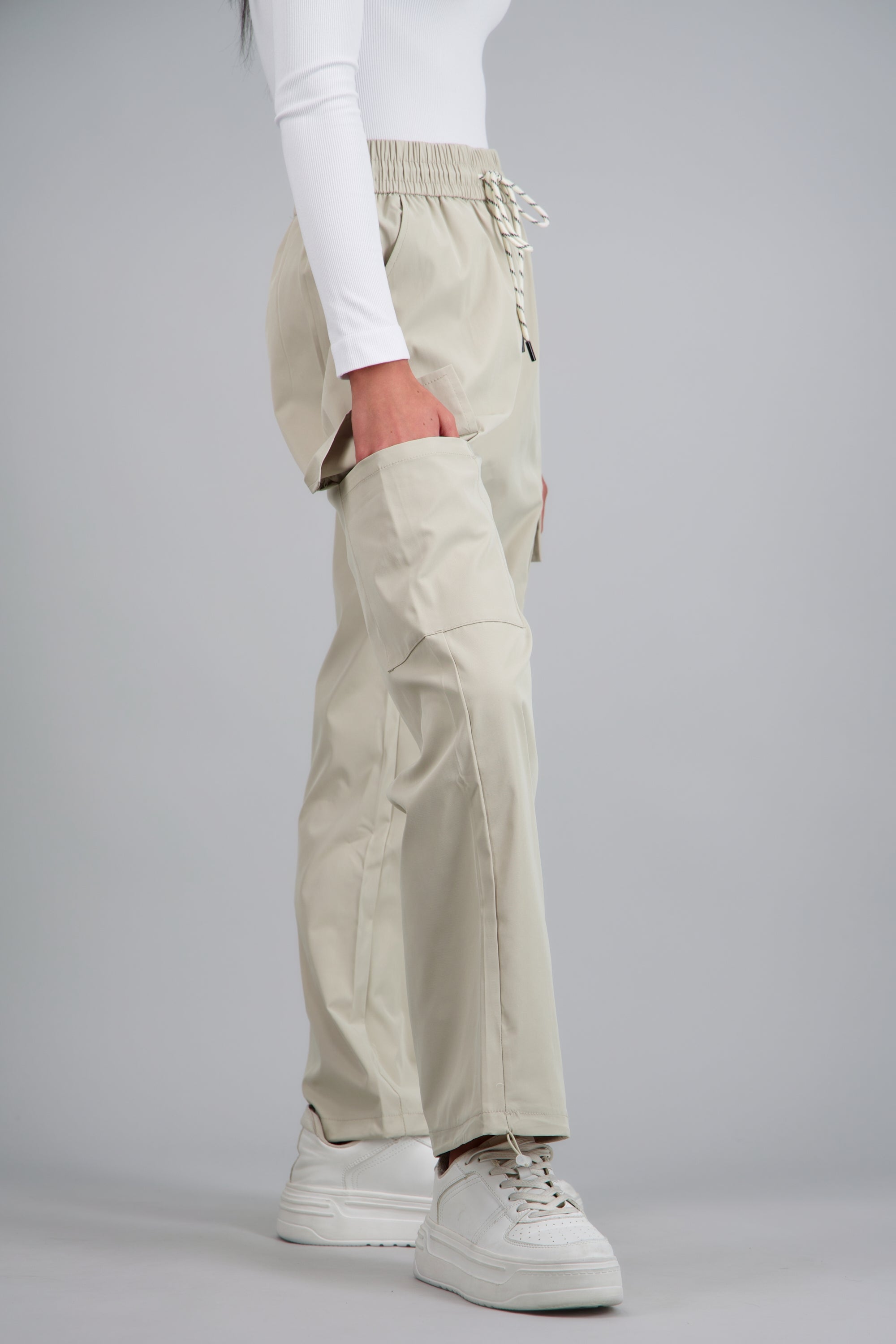 Pantalón cargo con jareta BEIGE